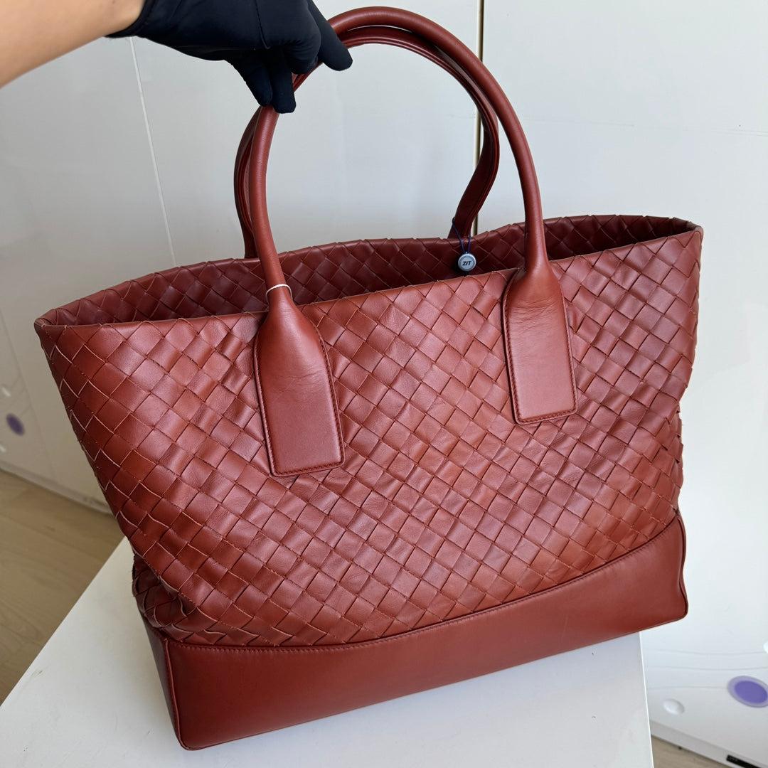 Bottega Veneta Cabat Large Intreccio Leather Tote Bag Burgundy Brick Red
These are professional photos of the actual bag.
  Discover the sophisticated luxury of the Bottega Veneta Cabat Intreccio Leather Tote Bag. Revel in its stylish cult design,