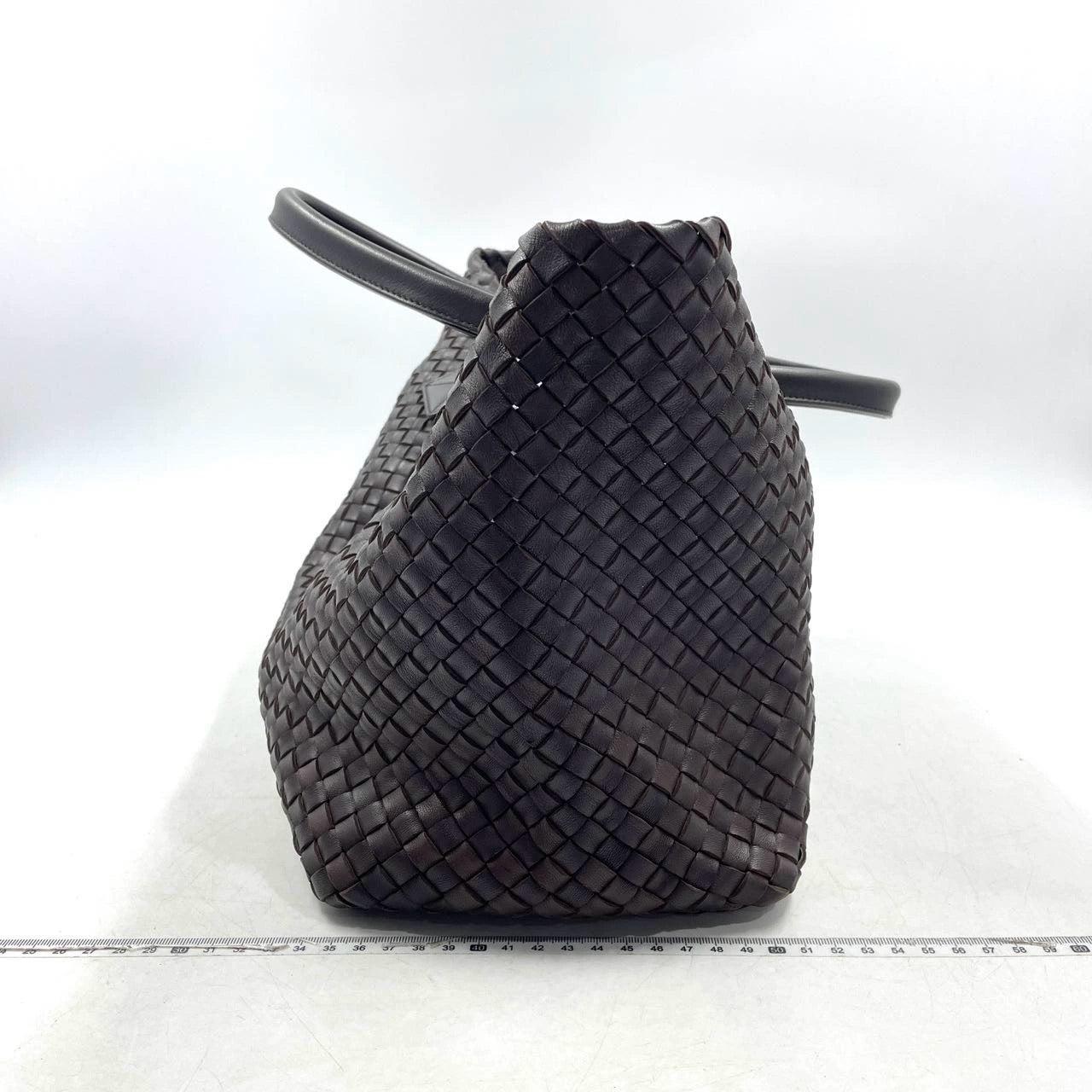 Bottega Veneta Cabat Large Intreccio Leather Tote Bag Chocolate Brown with Pouch In Excellent Condition In AUBERVILLIERS, FR