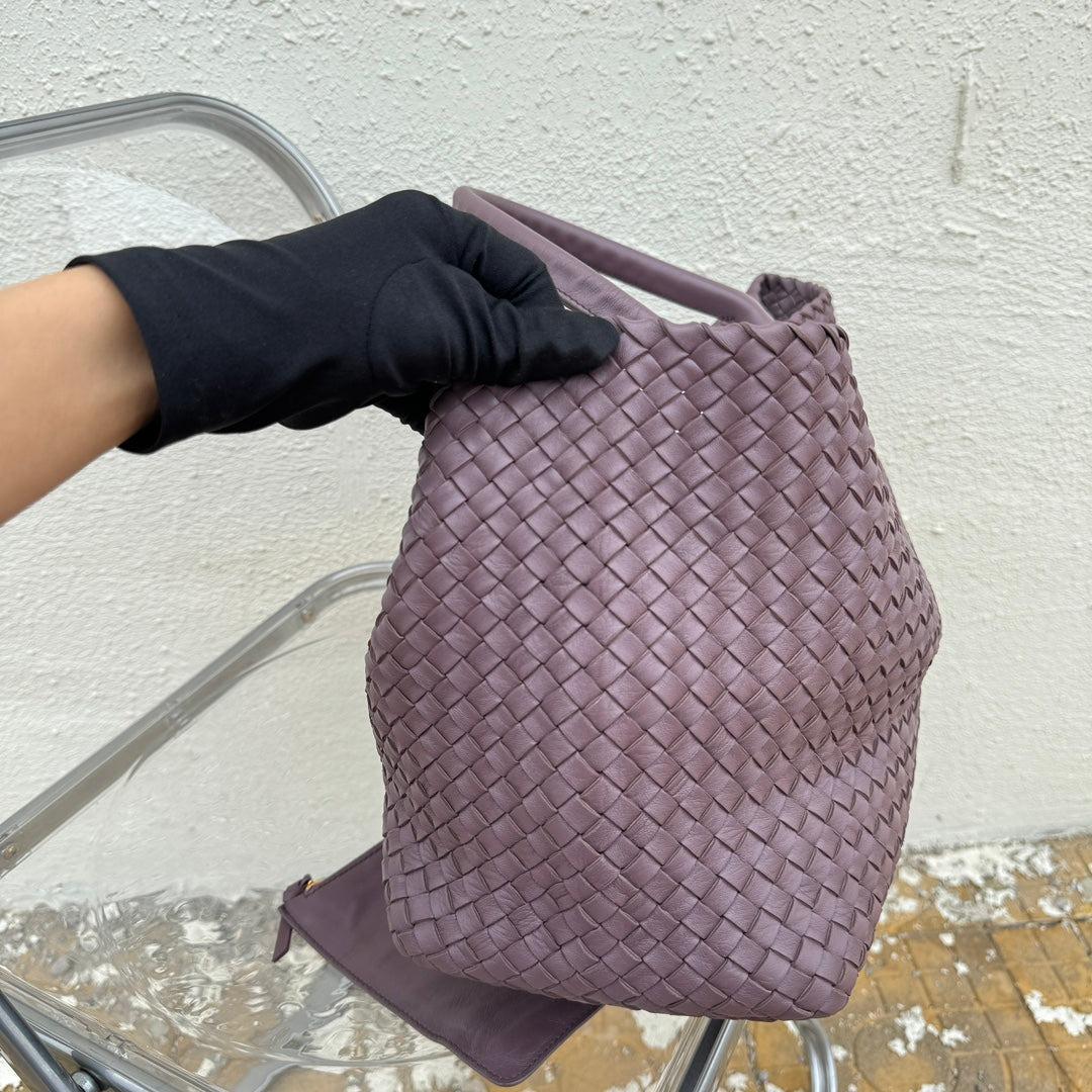 Bottega Veneta Cabat Large Intreccio Leather Tote Bag Dark Lavender Purple In Excellent Condition In AUBERVILLIERS, FR
