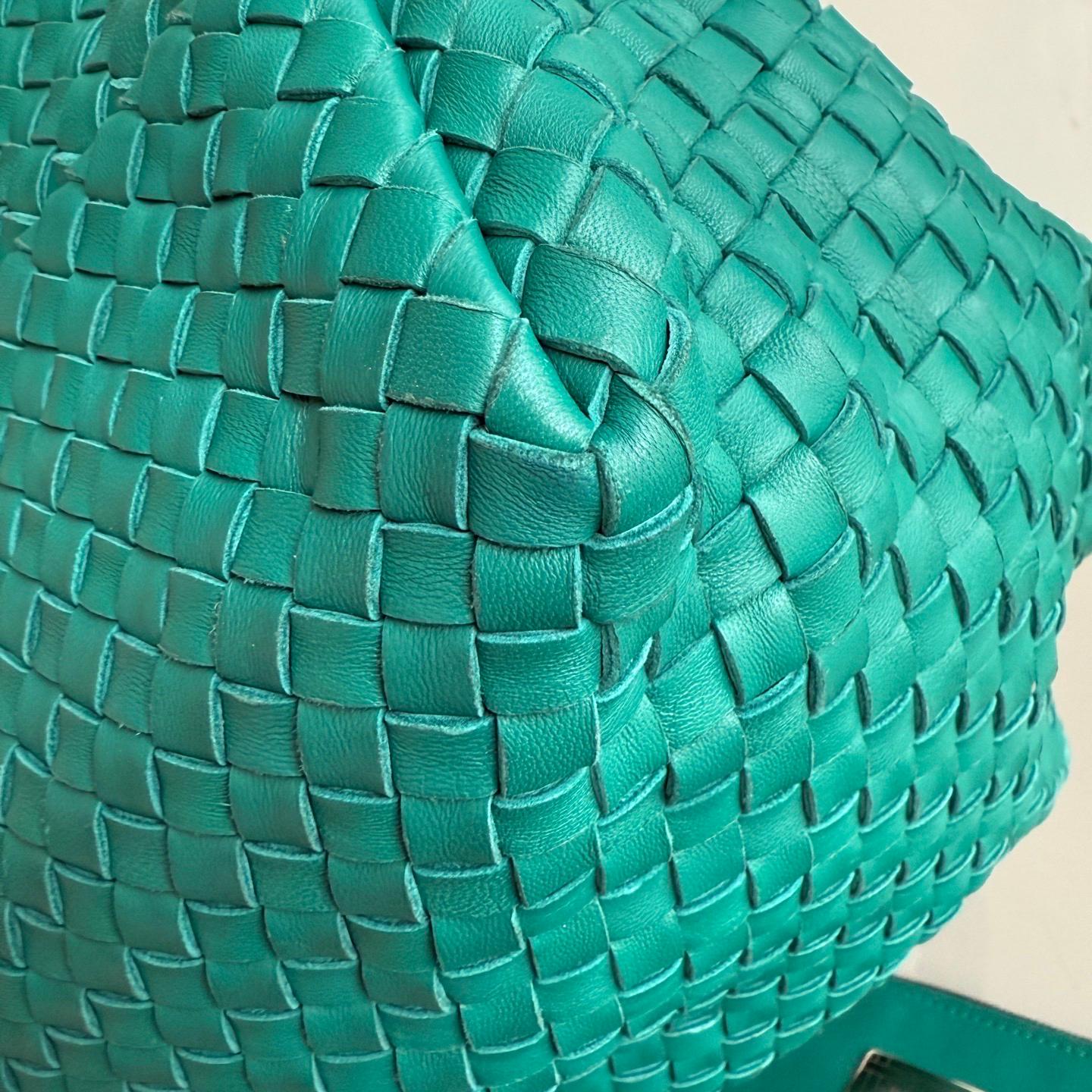 Bottega Veneta Cabat Large Intreccio Leather Tote Bag Green with Pouch 40cm For Sale 6