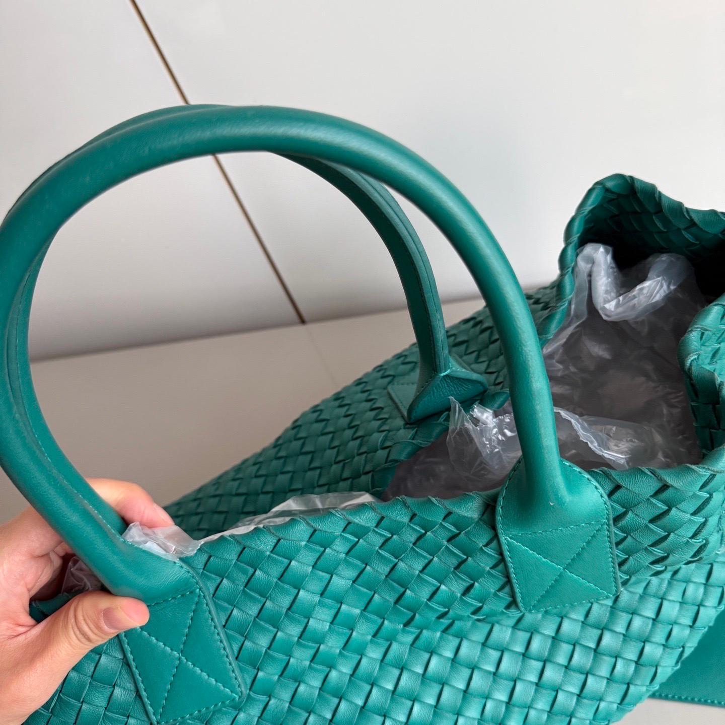 Bottega Veneta Cabat Large Intreccio Leather Tote Bag Green with Pouch 40cm For Sale 10
