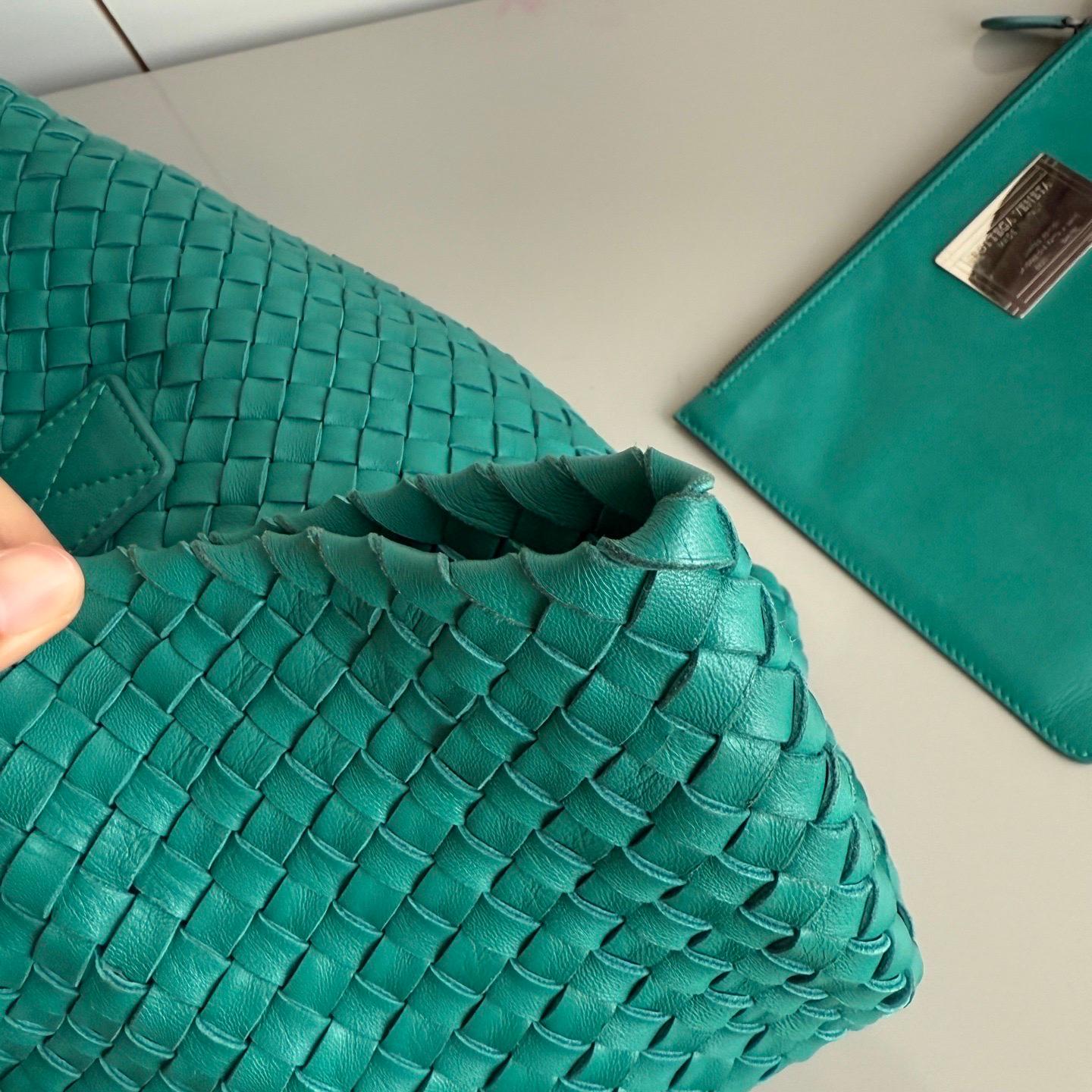Bottega Veneta Cabat Large Intreccio Leather Tote Bag Green with Pouch 40cm For Sale 11