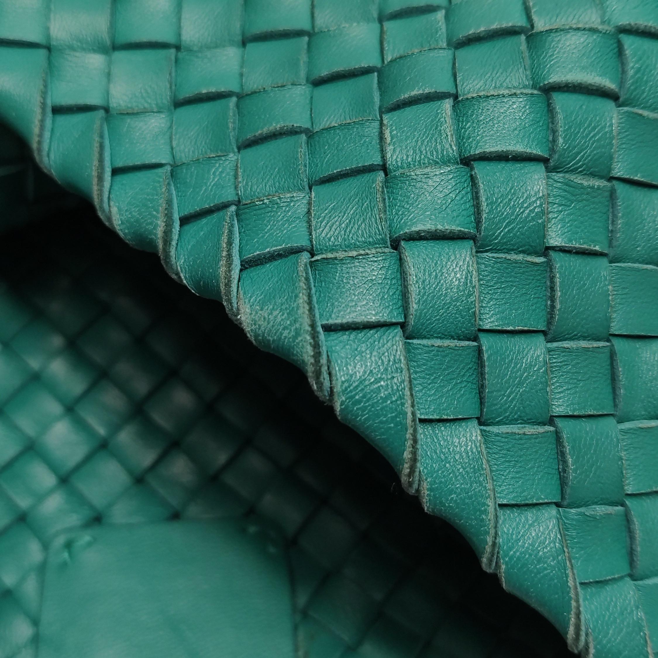Bottega Veneta Cabat Große Intreccio Leder Tote Bag Grün mit Beutel 40cm im Angebot 11