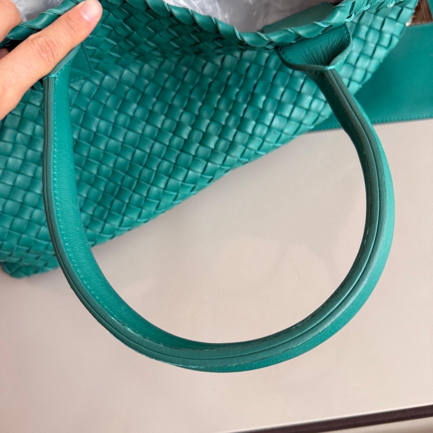 Bottega Veneta Cabat Large Intreccio Leather Tote Bag Green with Pouch 40cm For Sale 12