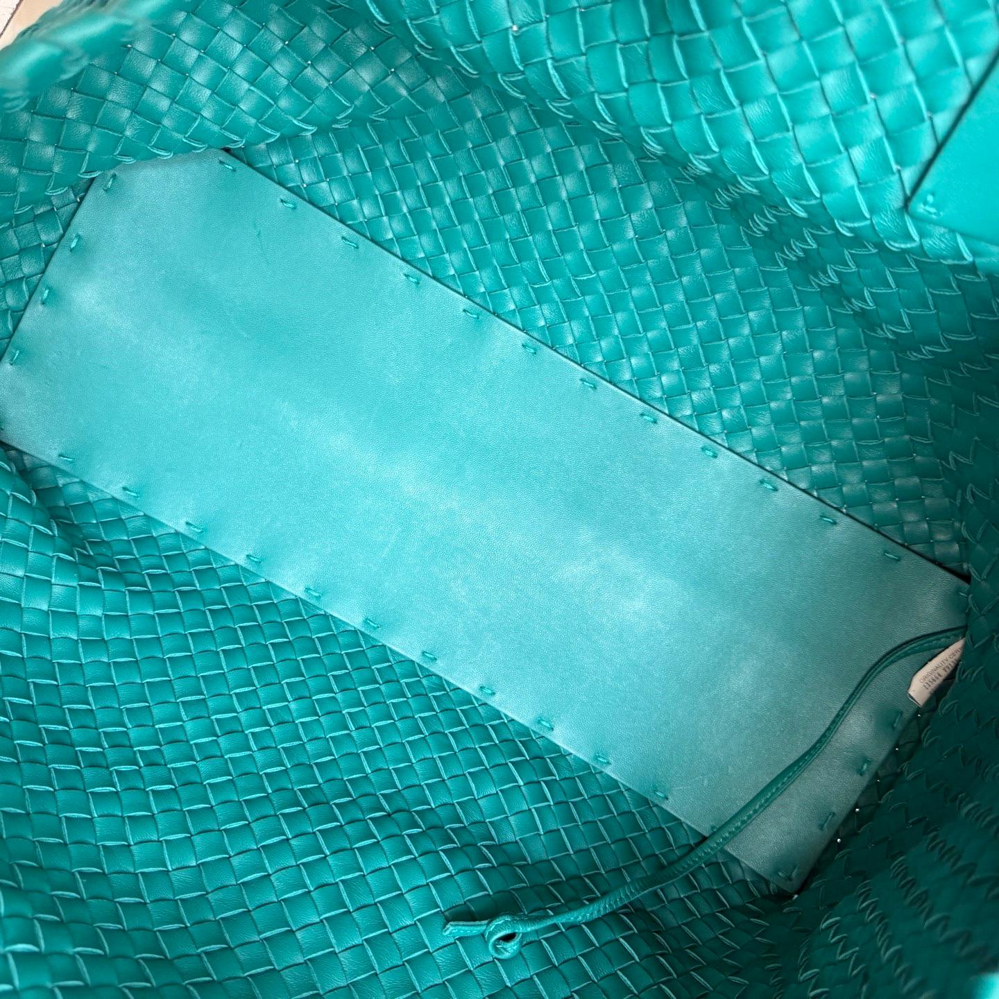 Bottega Veneta Cabat Large Intreccio Leather Tote Bag Green with Pouch 40cm For Sale 16