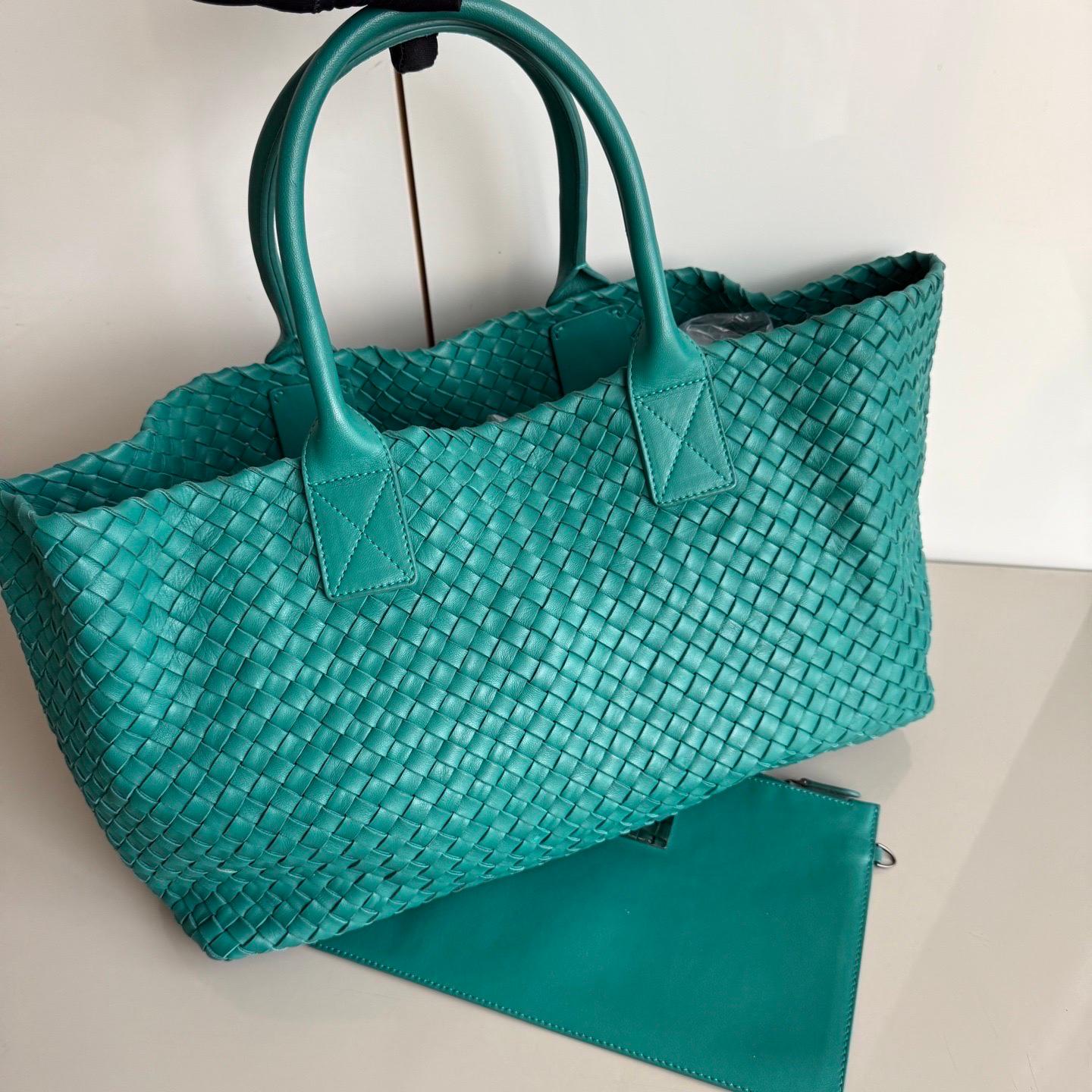 Bottega Veneta Cabat Large Intreccio Leather Tote Bag Green with Pouch 40cm For Sale 1