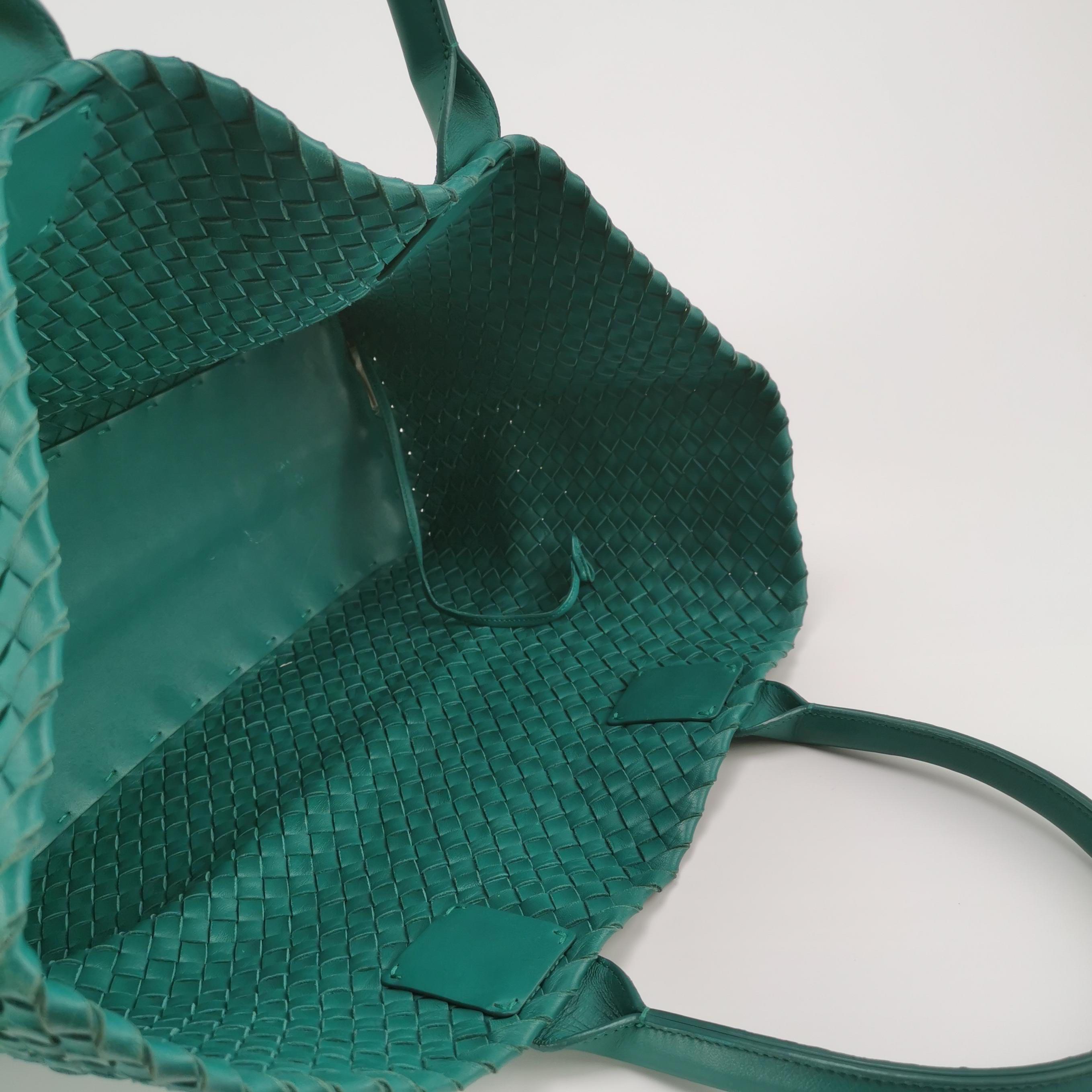 Bottega Veneta Cabat Große Intreccio Leder Tote Bag Grün mit Beutel 40cm im Angebot 2