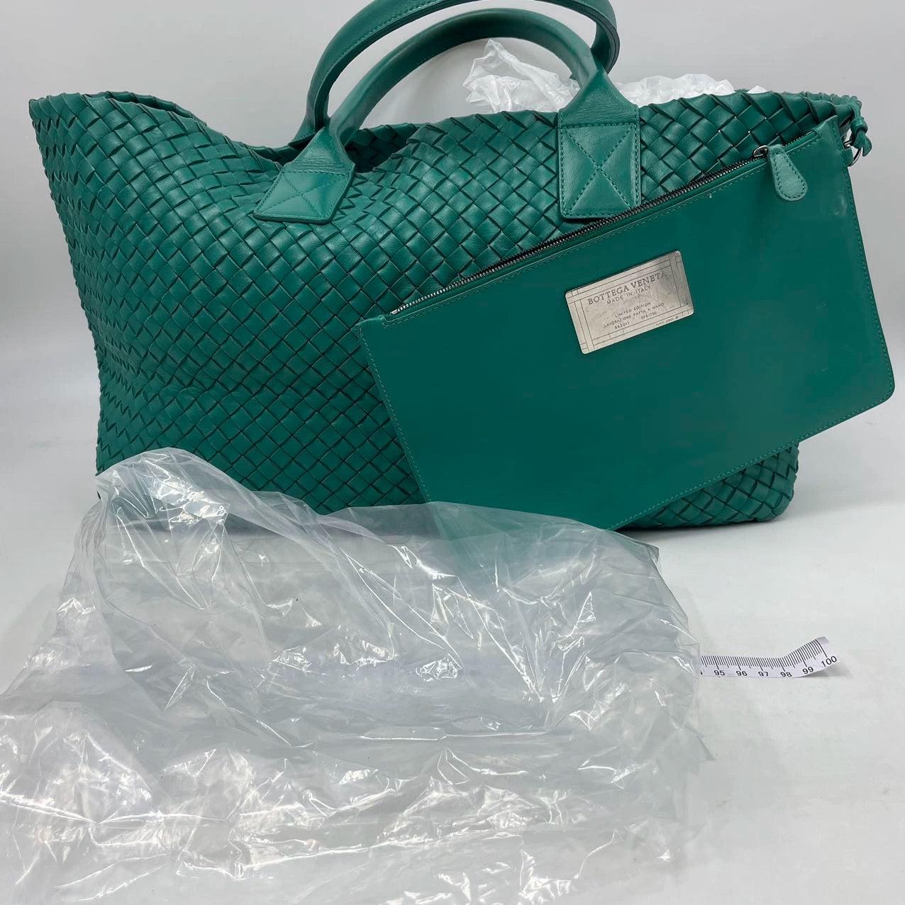 Bottega Veneta Cabat Large Intreccio Leather Tote Bag Green with Pouch 40cm en vente 4