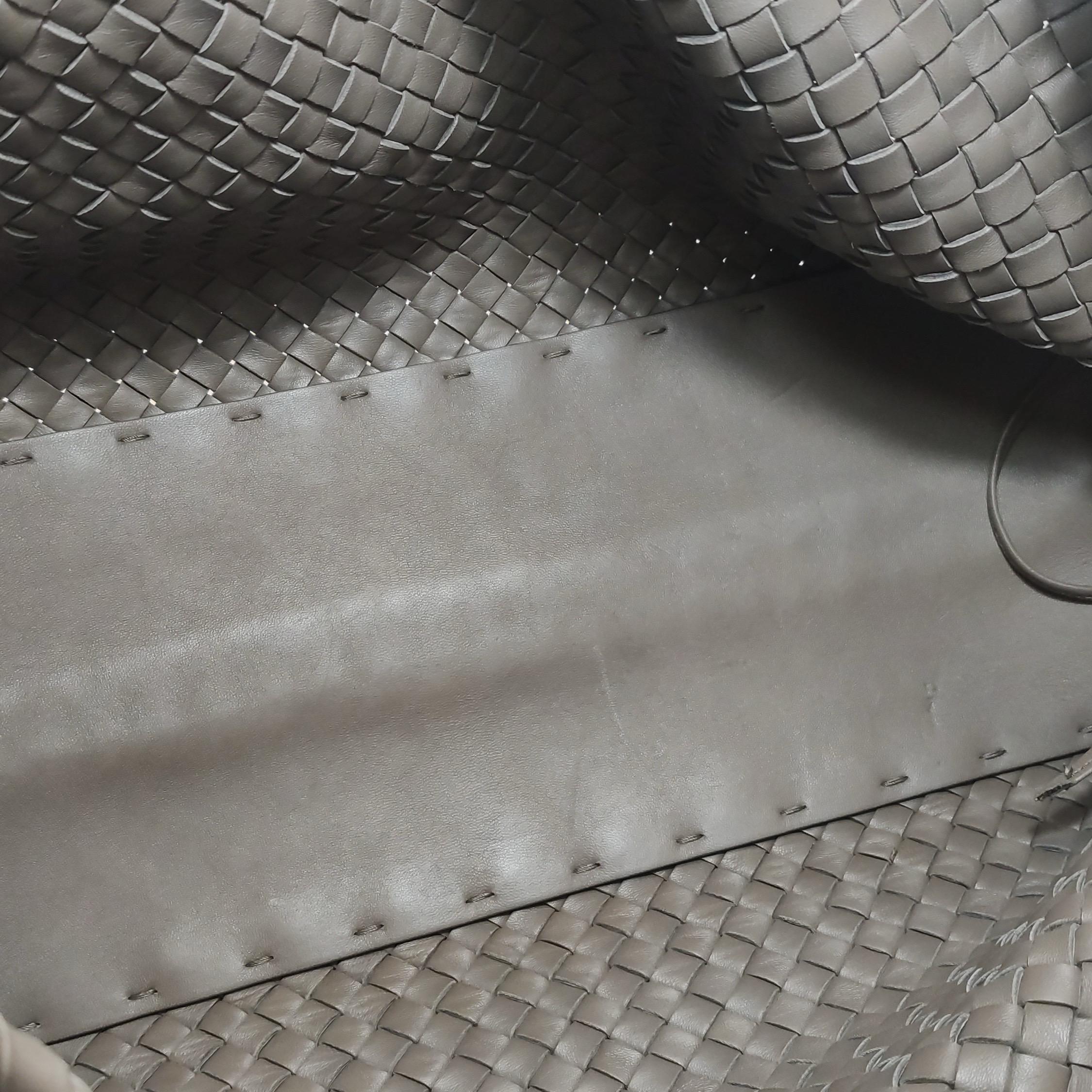 Bottega Veneta Cabat Large Intreccio Leather Tote Bag Grey 40-43cm in vendita 5