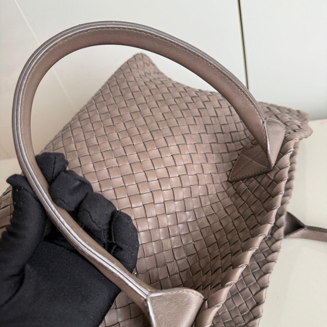 Bottega Veneta Cabat Large Intreccio Leather Tote Bag Grey 40-43cm For Sale 7