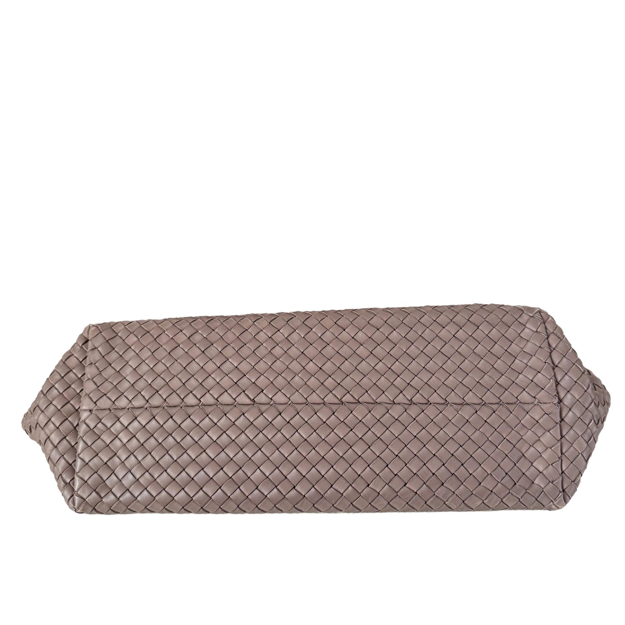 Bottega Veneta Cabat Large Intreccio Leather Tote Bag Grey 40-43cm For Sale 7