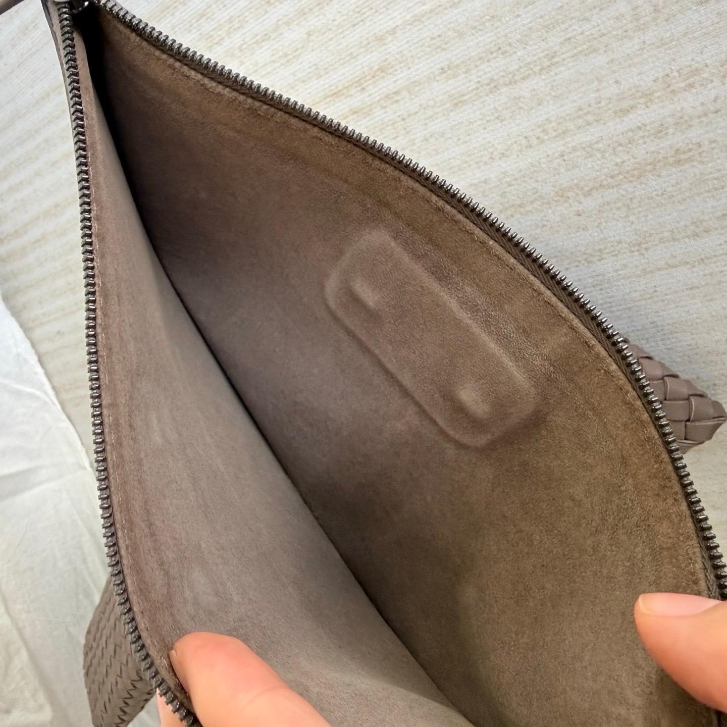 Bottega Veneta Cabat Large Intreccio Leather Tote Bag Grey 40-43cm en vente 8