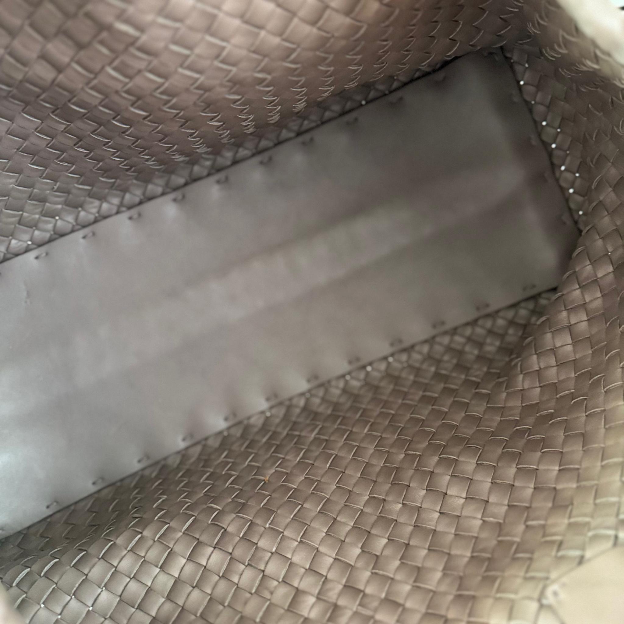 Bottega Veneta Cabat Large Intreccio Leather Tote Bag Grey 40-43cm For Sale 9