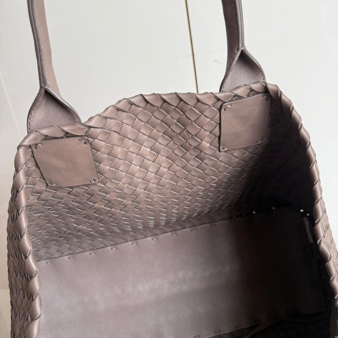 Bottega Veneta Cabat Large Intreccio Leather Tote Bag Grey 40-43cm For Sale 10