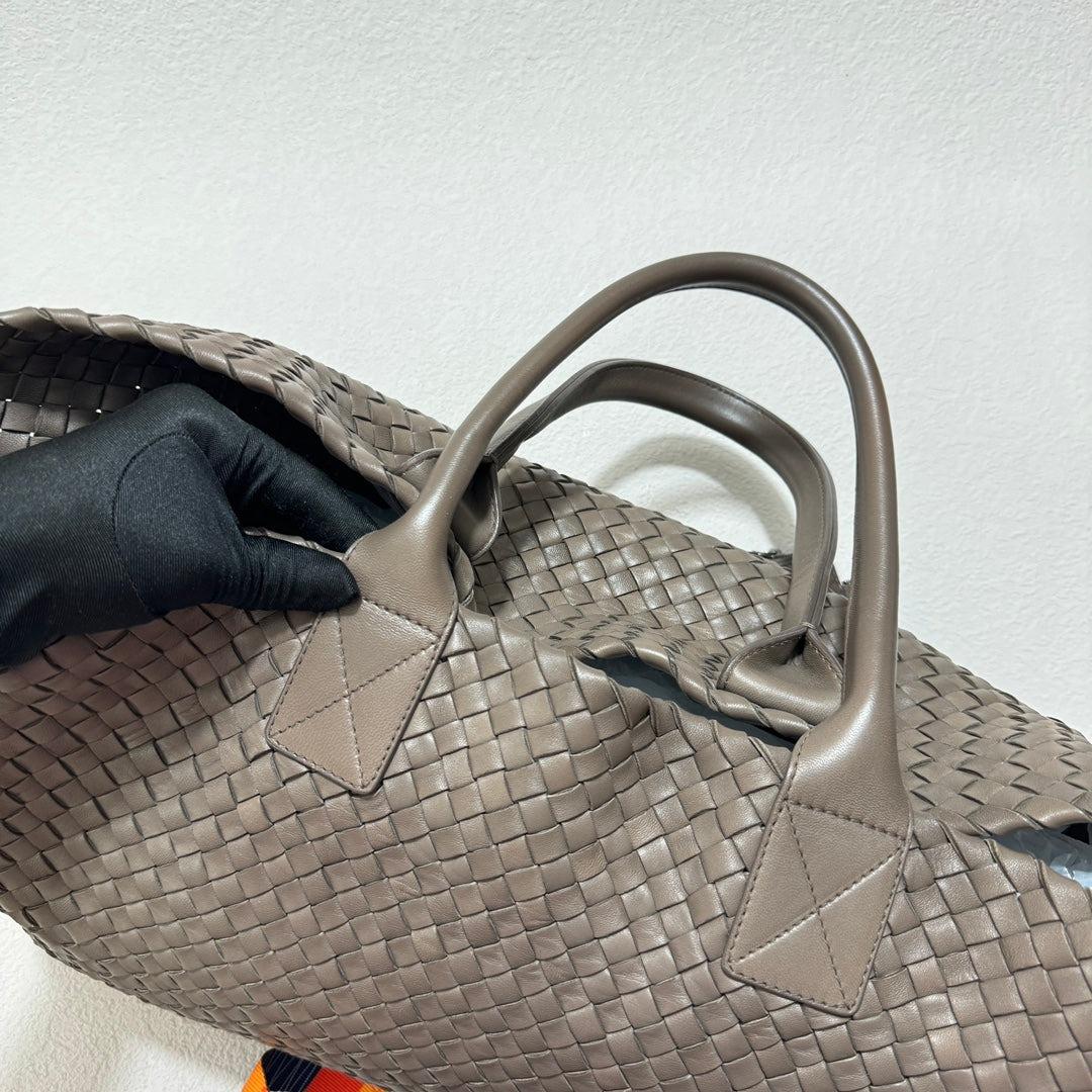Bottega Veneta Cabat Large Intreccio Leather Tote Bag Grey 40-43cm 10