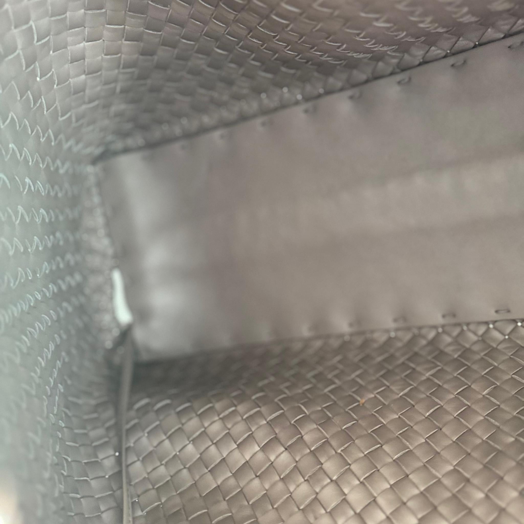 Bottega Veneta Cabat Large Intreccio Leather Tote Bag Grey 40-43cm For Sale 10