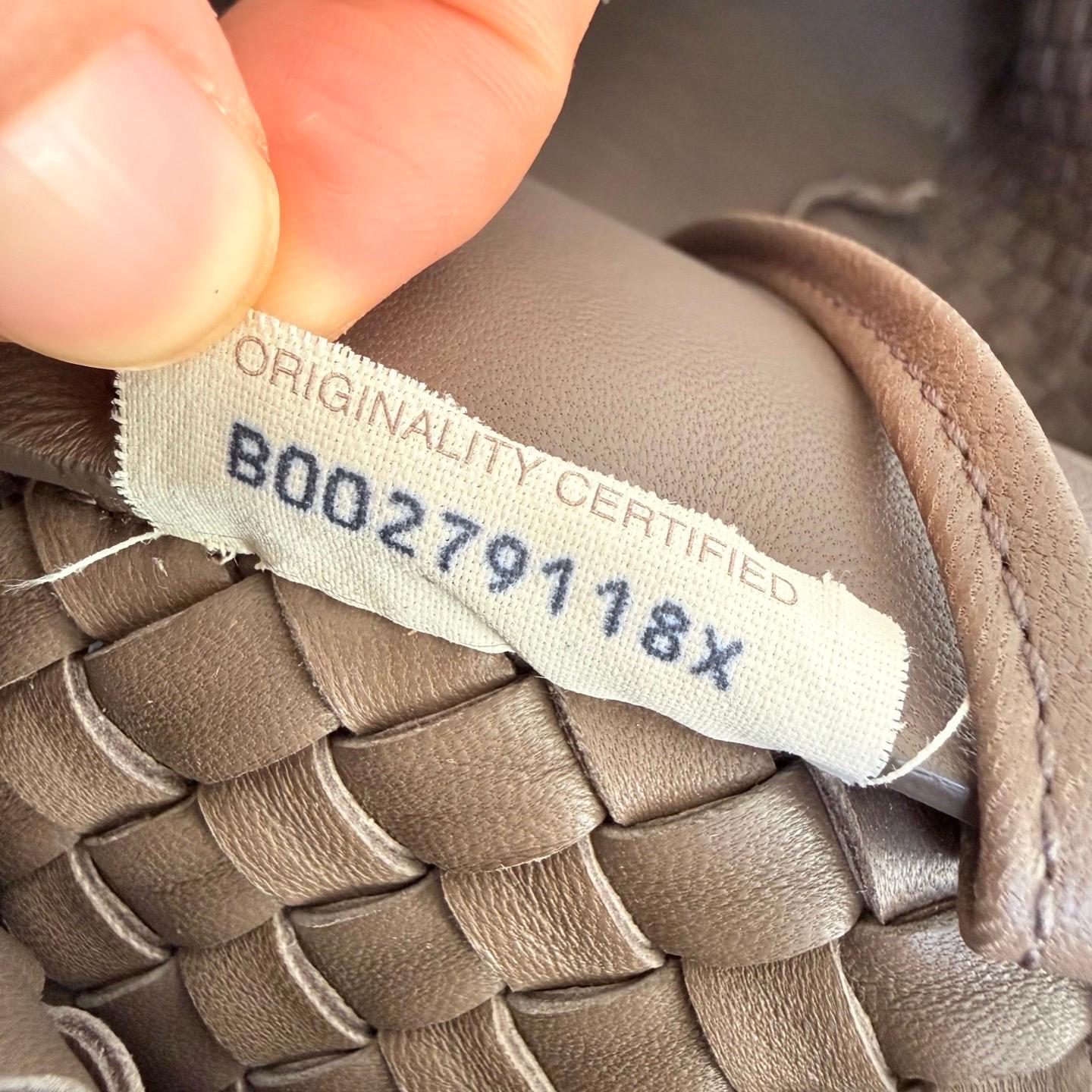 Bottega Veneta Cabat Large Intreccio Leather Tote Bag Grey 40-43cm en vente 11