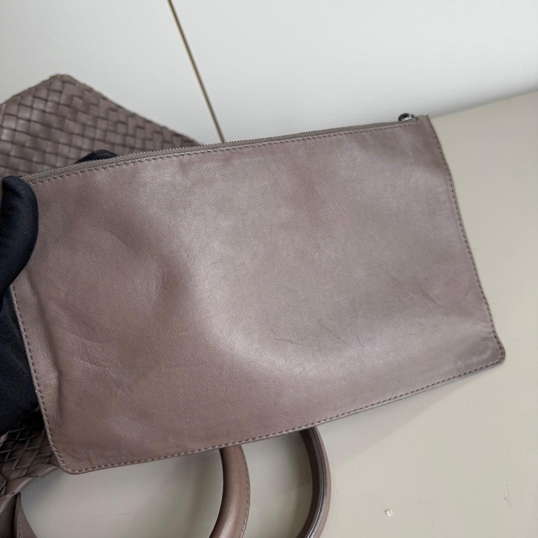 Bottega Veneta Cabat Large Intreccio Leather Tote Bag Grey 40-43cm For Sale 12