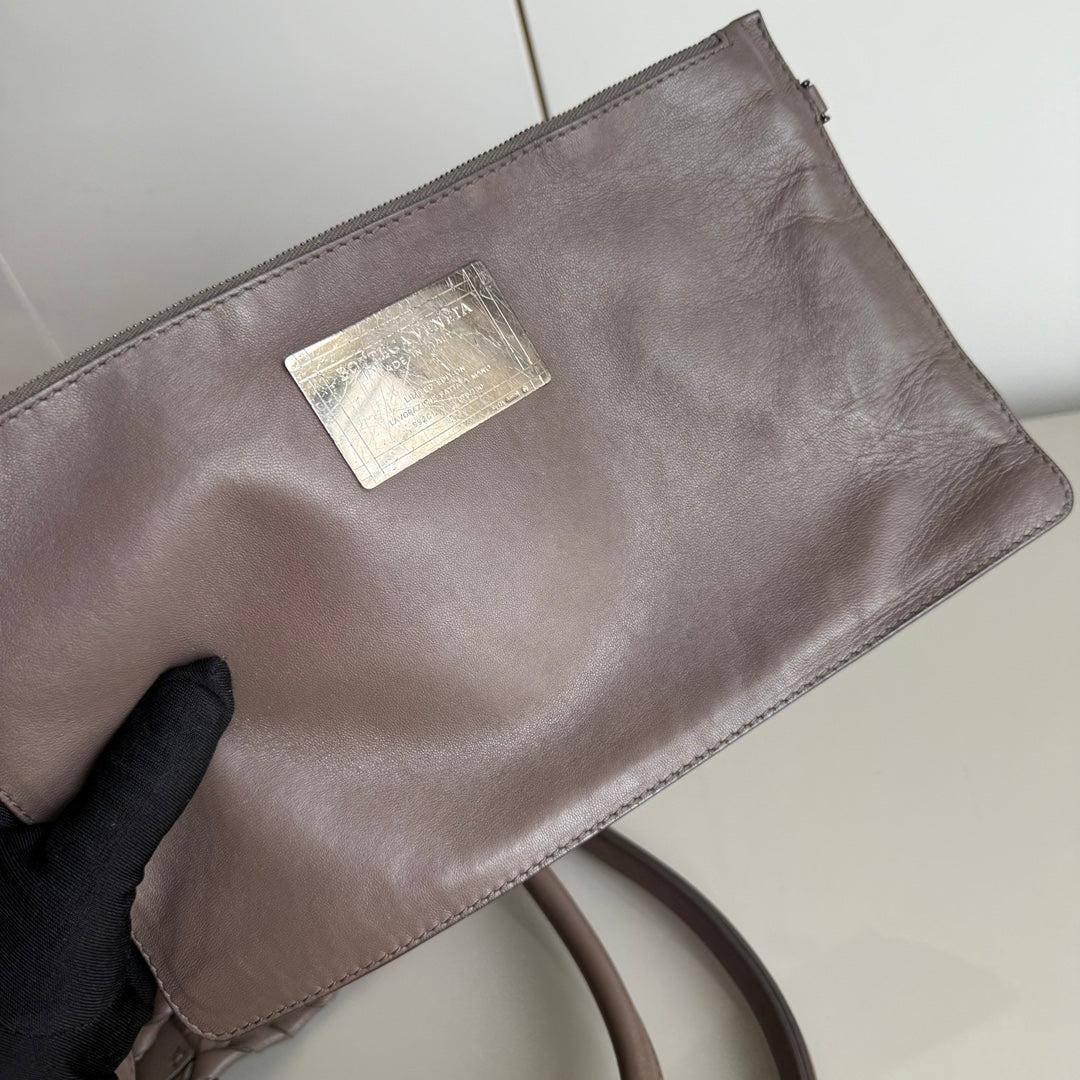 Bottega Veneta Cabat Large Intreccio Leather Tote Bag Grey 40-43cm For Sale 13