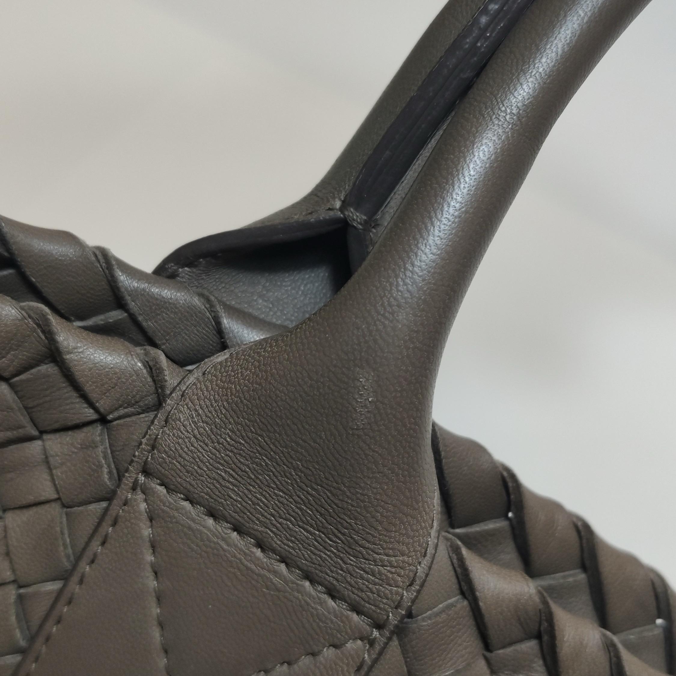 Bottega Veneta Cabat Large Intreccio Leather Tote Bag Grey 40-43cm in vendita 13
