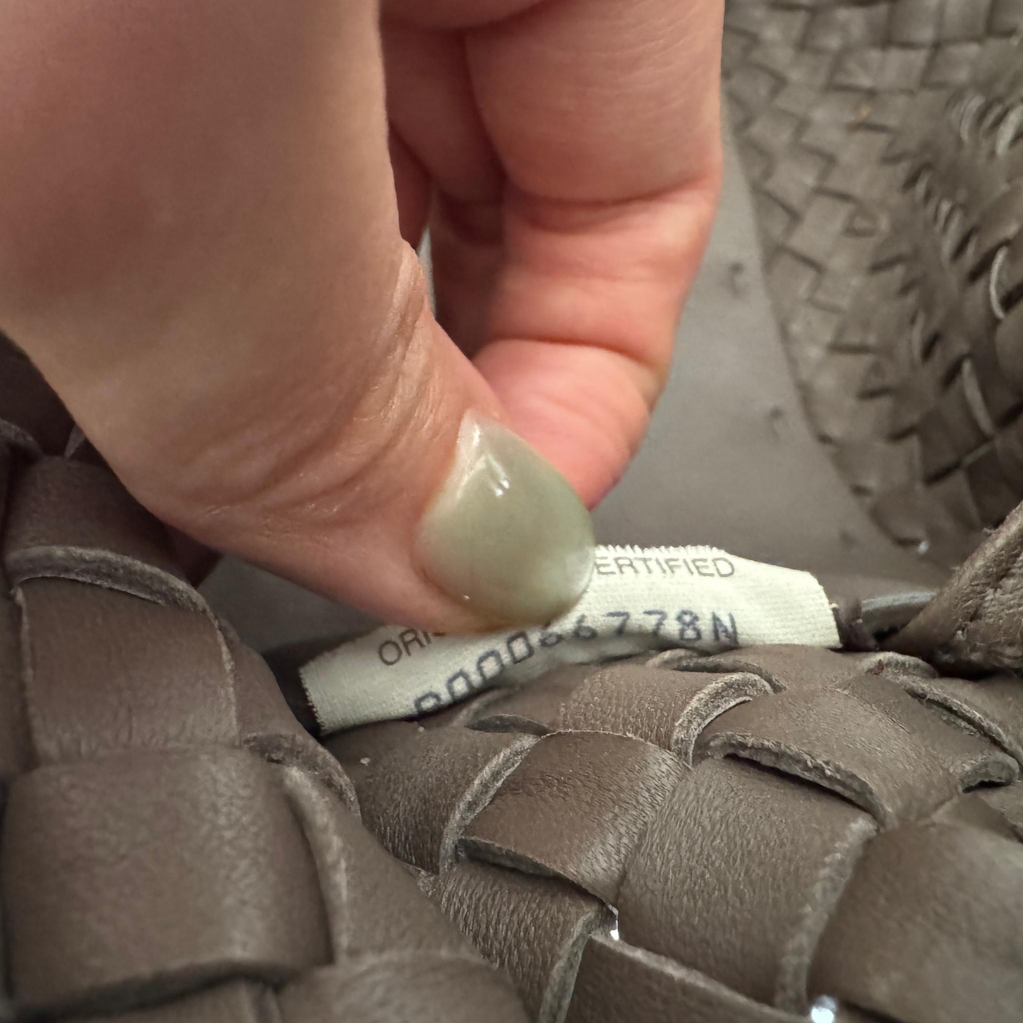 Bottega Veneta Cabat Large Intreccio Leather Tote Bag Grey 40-43cm For Sale 13