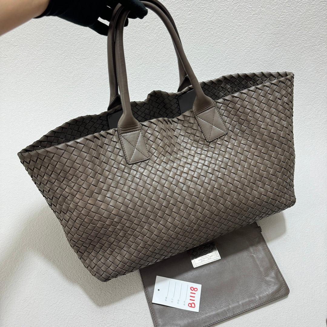 Bottega Veneta Cabat Large Intreccio Leather Tote Bag Grey 40-43cm
 These are professional photos of the actual bag offered by Luxbags.
 Discover the sophisticated luxury of the Bottega Veneta Cabat Intreccio Leather Tote Bag. Revel in its stylish