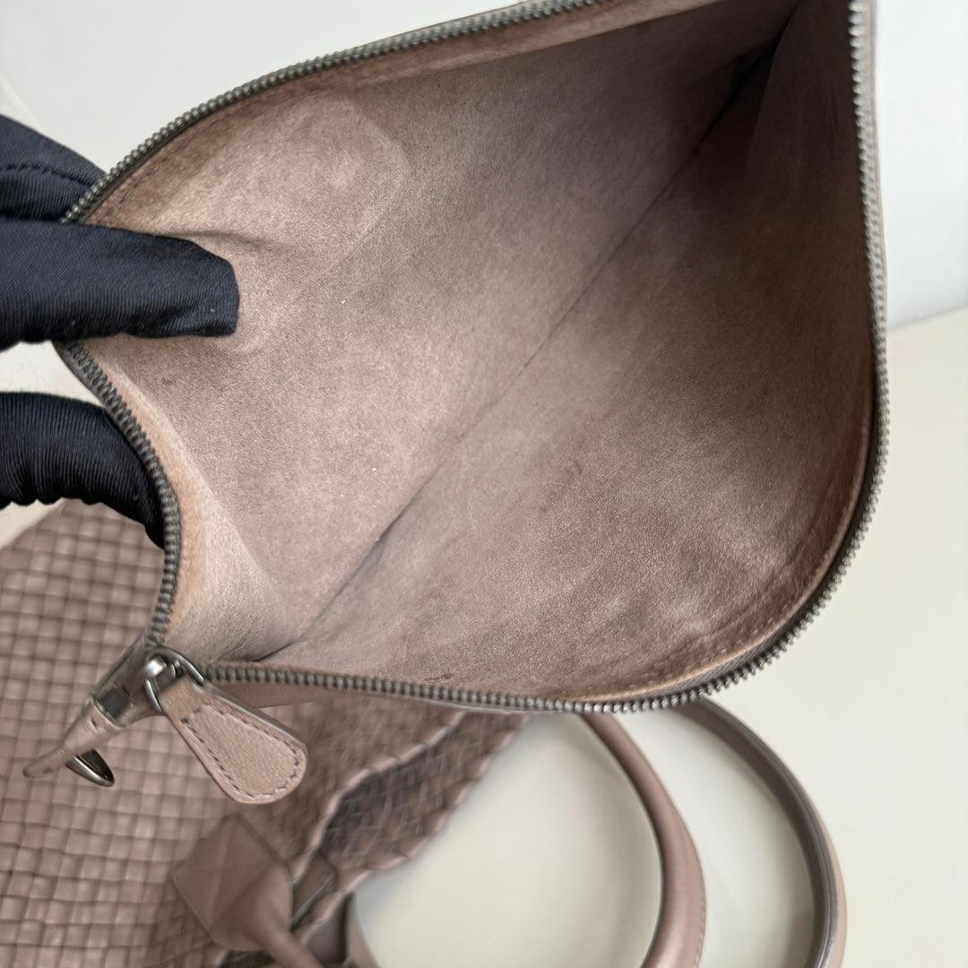 Bottega Veneta Cabat Large Intreccio Leather Tote Bag Grey 40-43cm For Sale 15