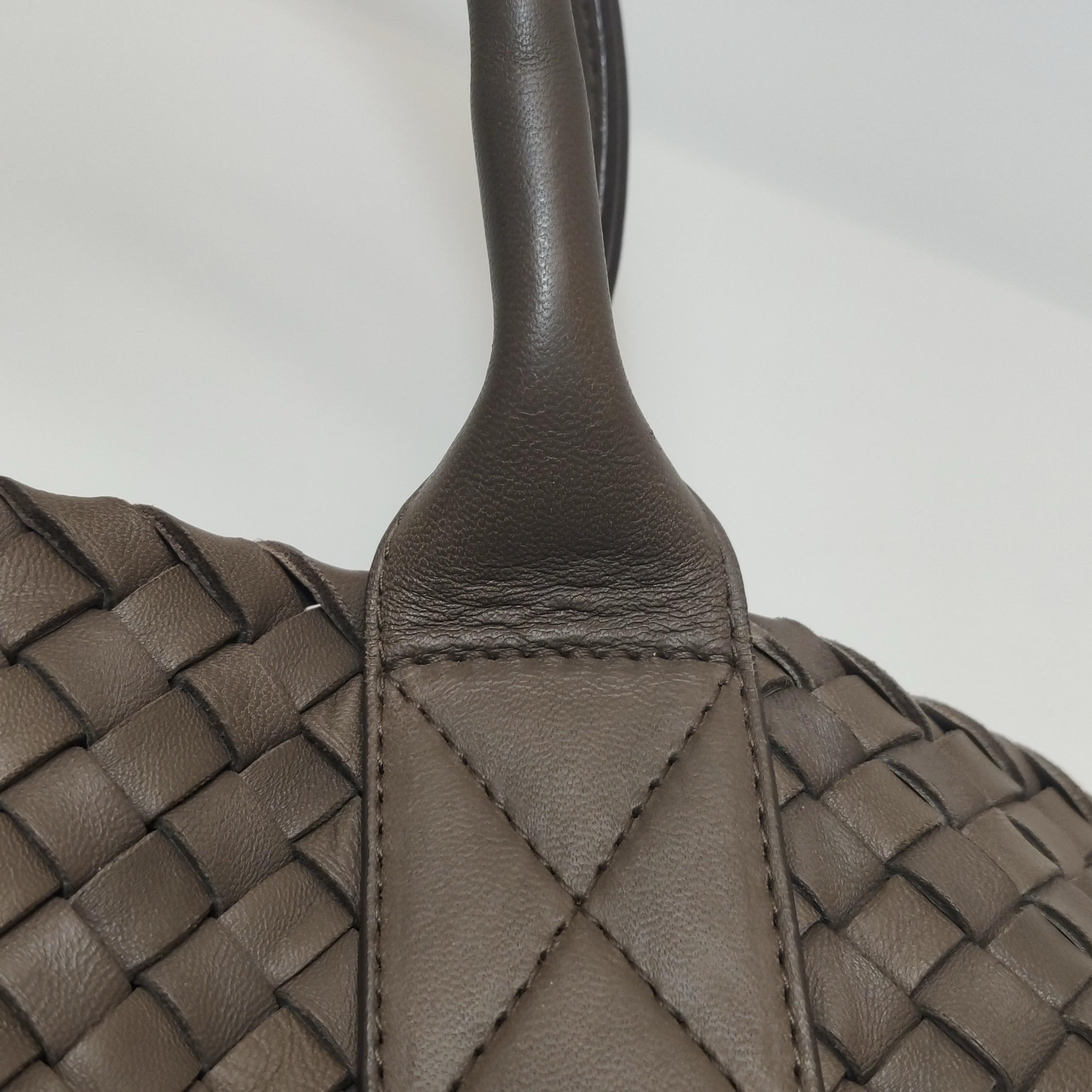 Bottega Veneta Cabat Large Intreccio Leather Tote Bag Grey 40-43cm in vendita 15
