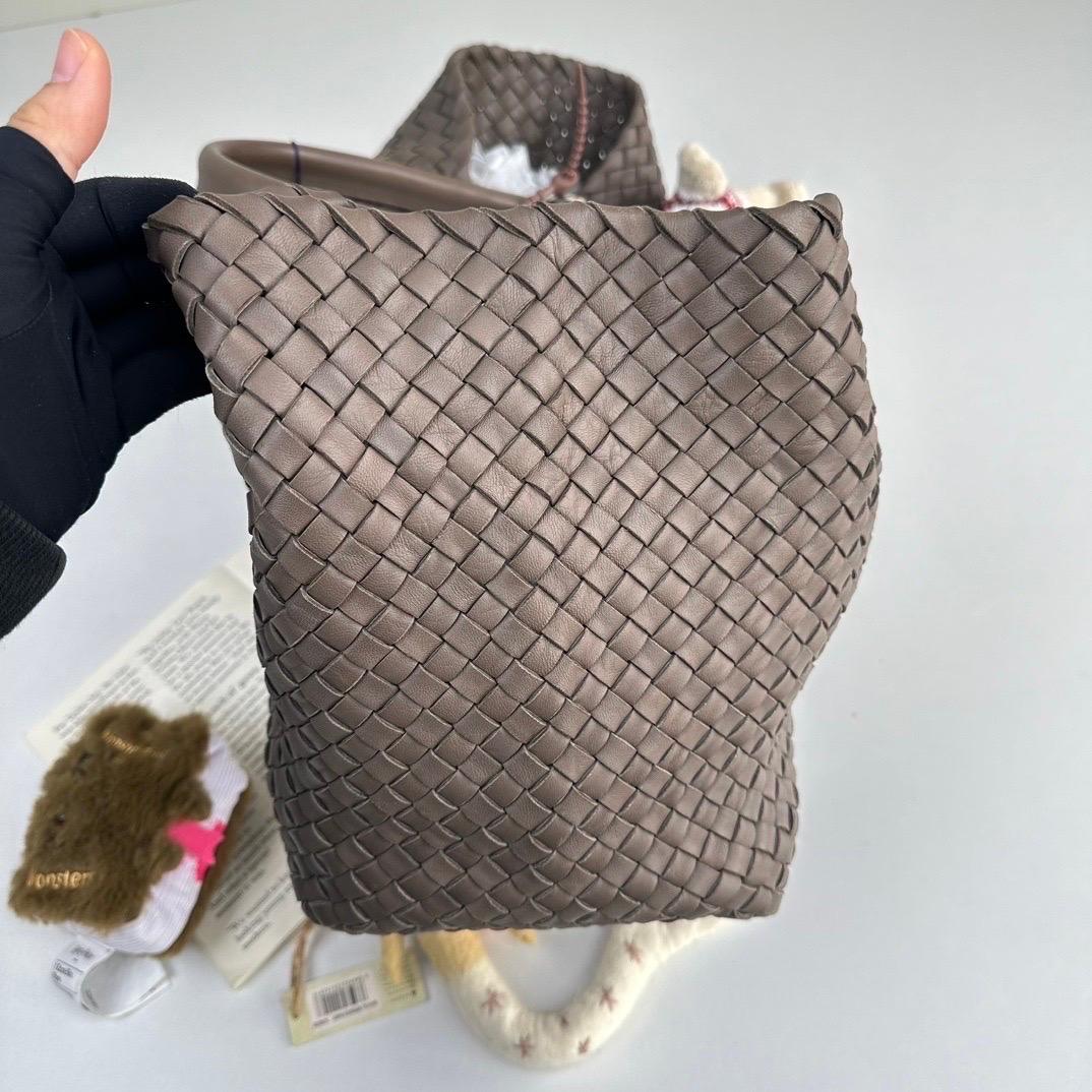 Women's Bottega Veneta Cabat Large Intreccio Leather Tote Bag Grey 40-43cm For Sale