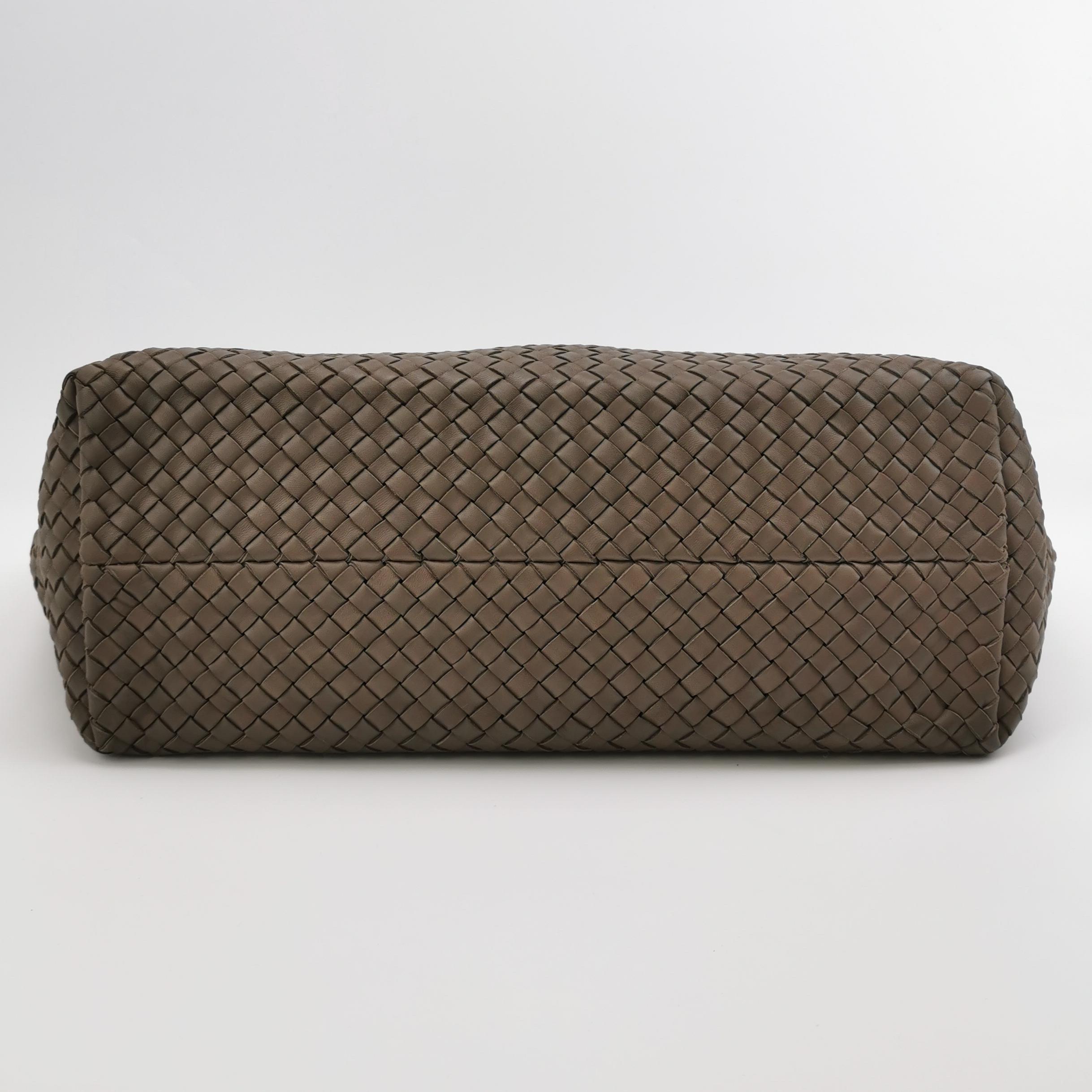 Nero Bottega Veneta Cabat Large Intreccio Leather Tote Bag Grey 40-43cm in vendita