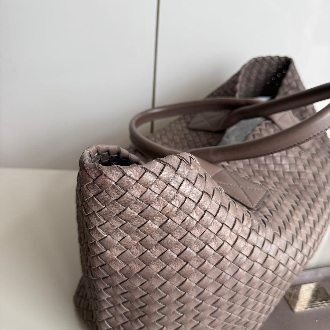 Bottega Veneta Cabat Large Intreccio Leather Tote Bag Grey 40-43cm In Excellent Condition For Sale In AUBERVILLIERS, FR