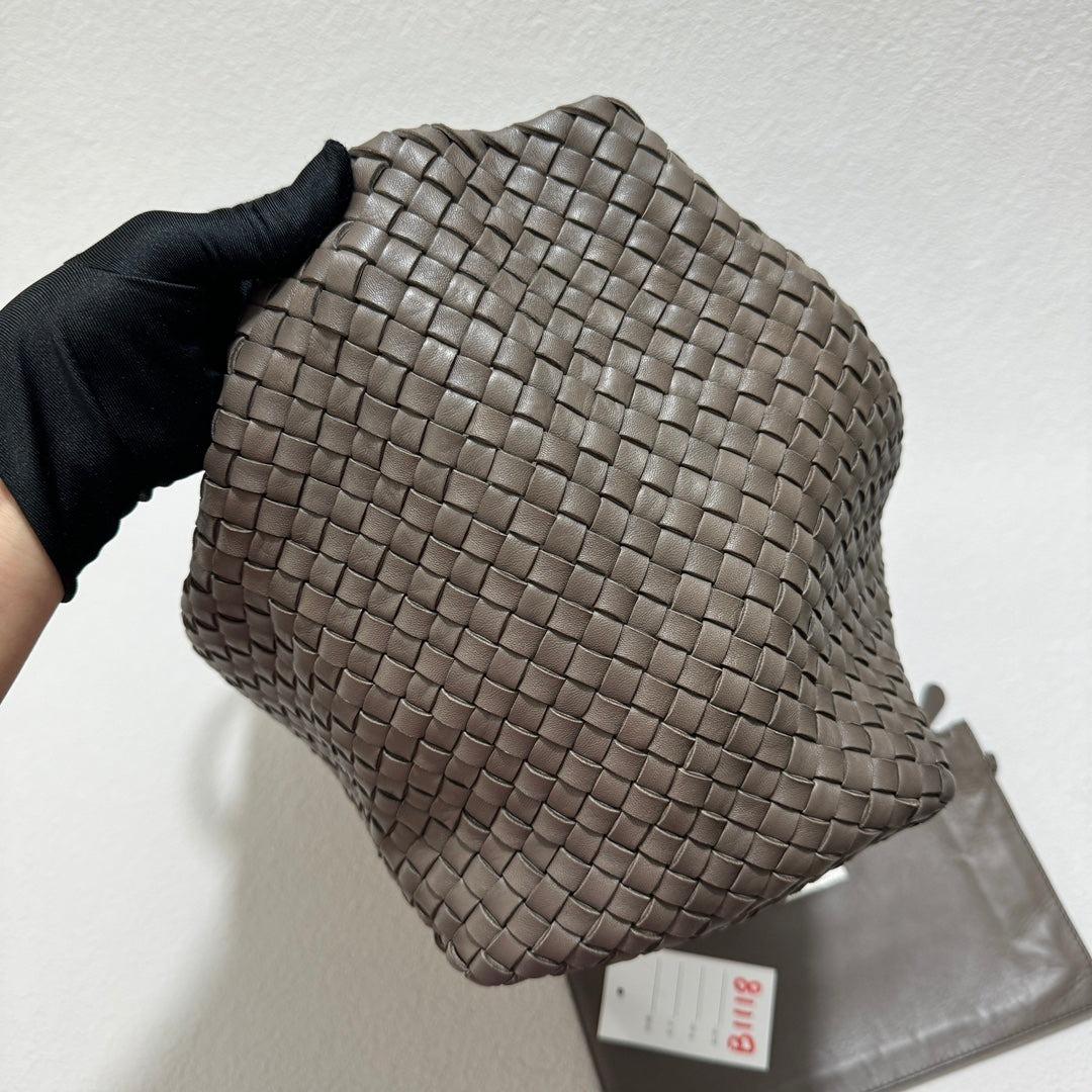 Bottega Veneta Cabat Large Intreccio Leather Tote Bag Grey 40-43cm In Excellent Condition In AUBERVILLIERS, FR