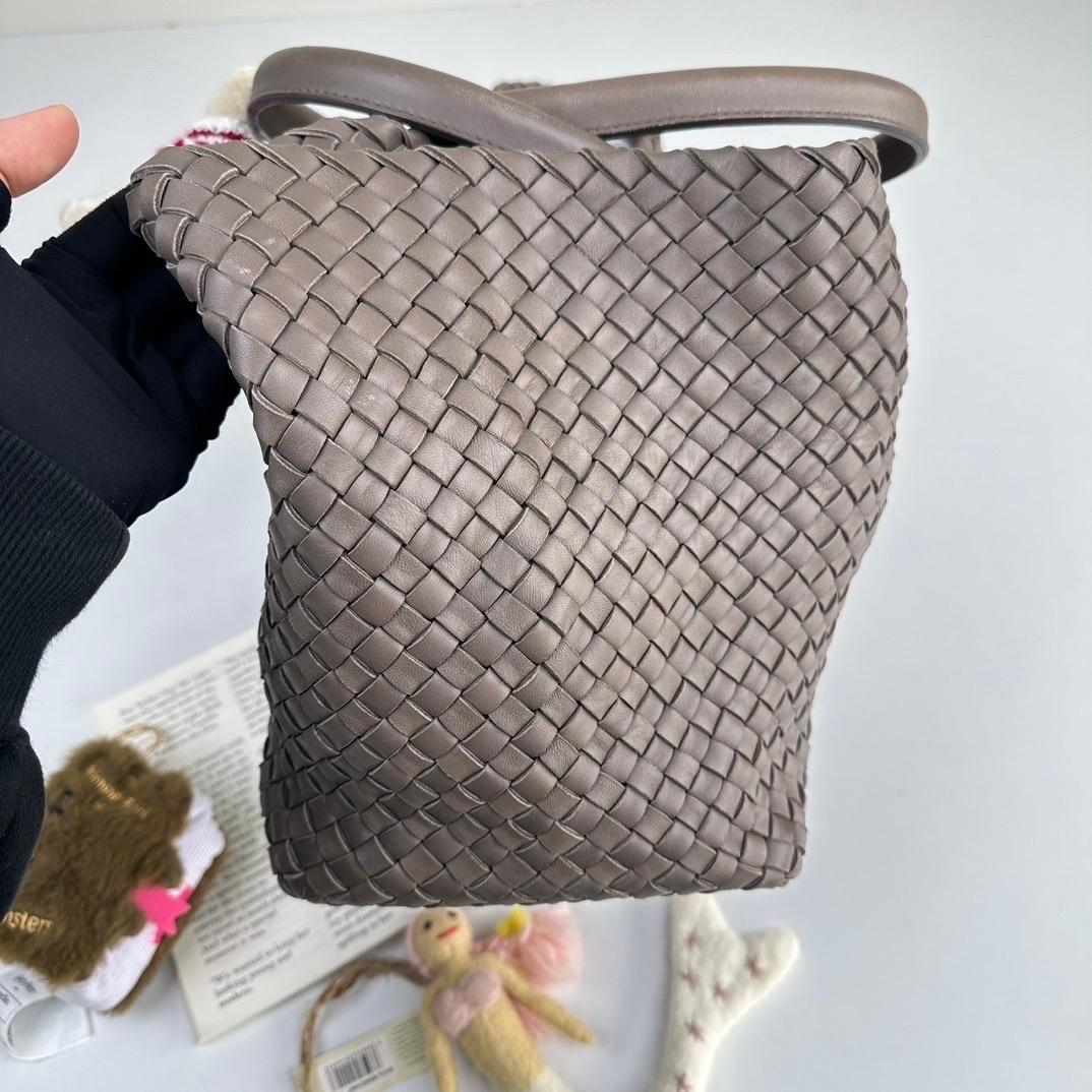 Bottega Veneta Cabat Large Intreccio Leather Tote Bag Grey 40-43cm For Sale 1