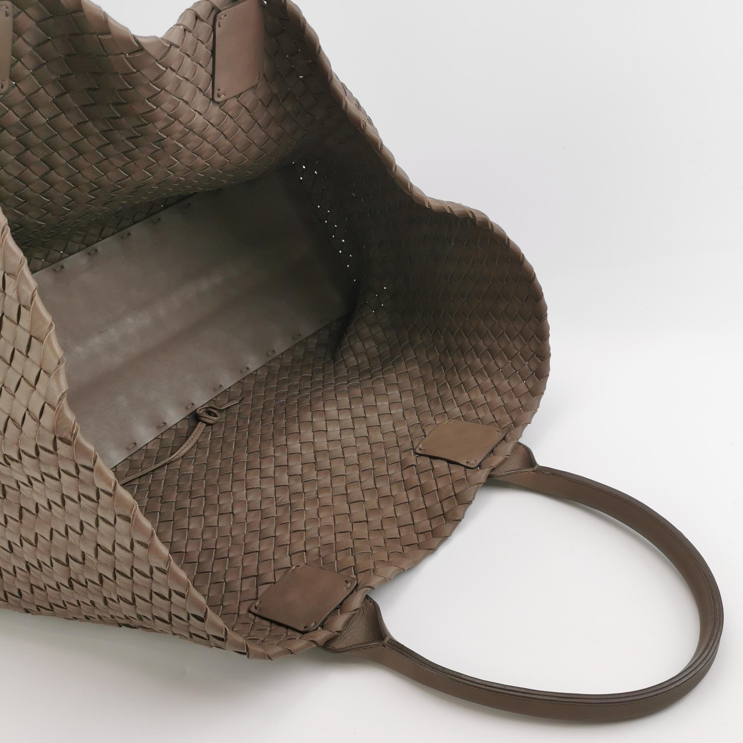 Donna Bottega Veneta Cabat Large Intreccio Leather Tote Bag Grey 40-43cm in vendita