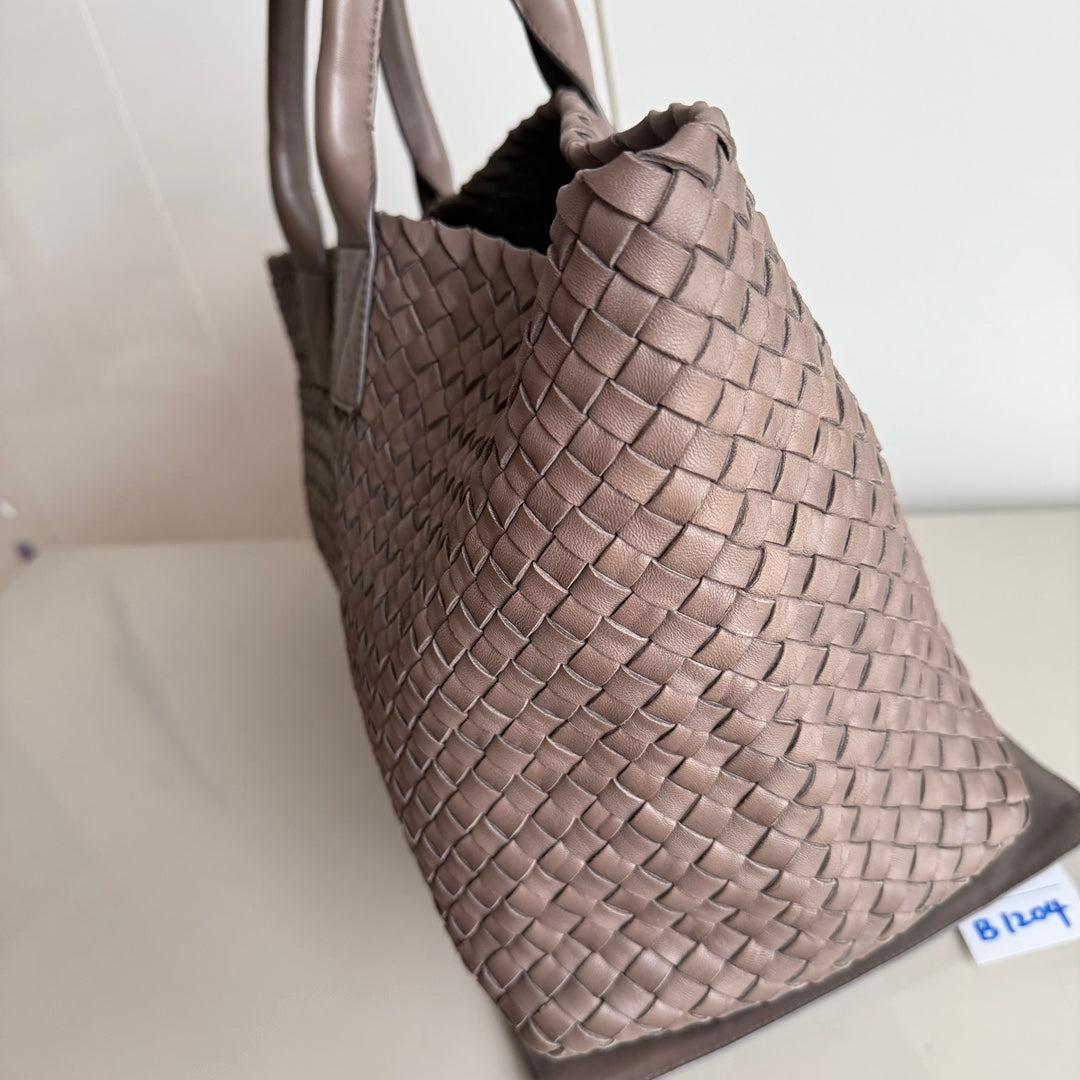 Bottega Veneta Cabat Large Intreccio Leather Tote Bag Grey 40-43cm For Sale 1