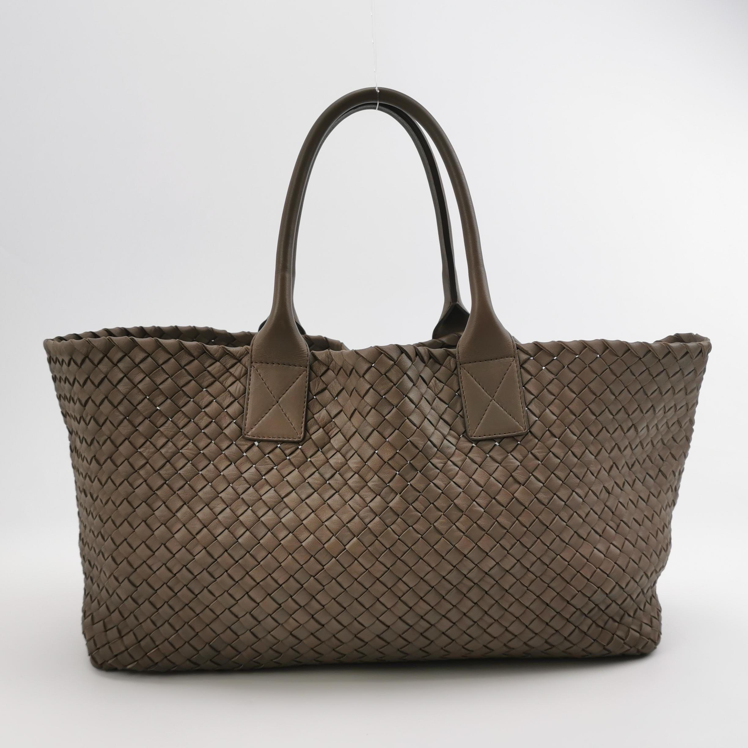 Bottega Veneta Cabat Large Intreccio Leather Tote Bag Grey 40-43cm in vendita 2