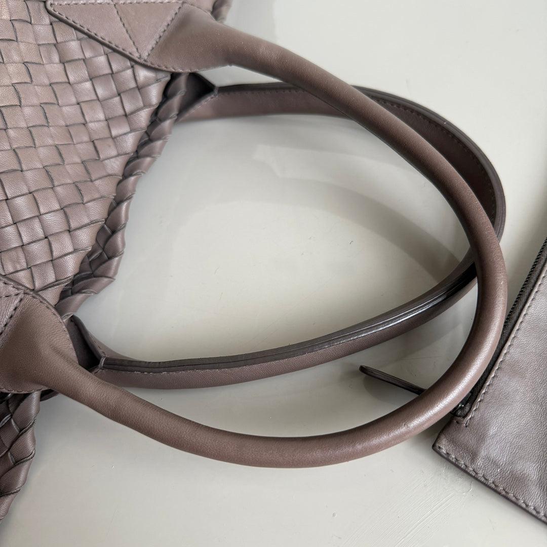 Bottega Veneta Cabat Large Intreccio Leather Tote Bag Grey 40-43cm For Sale 3
