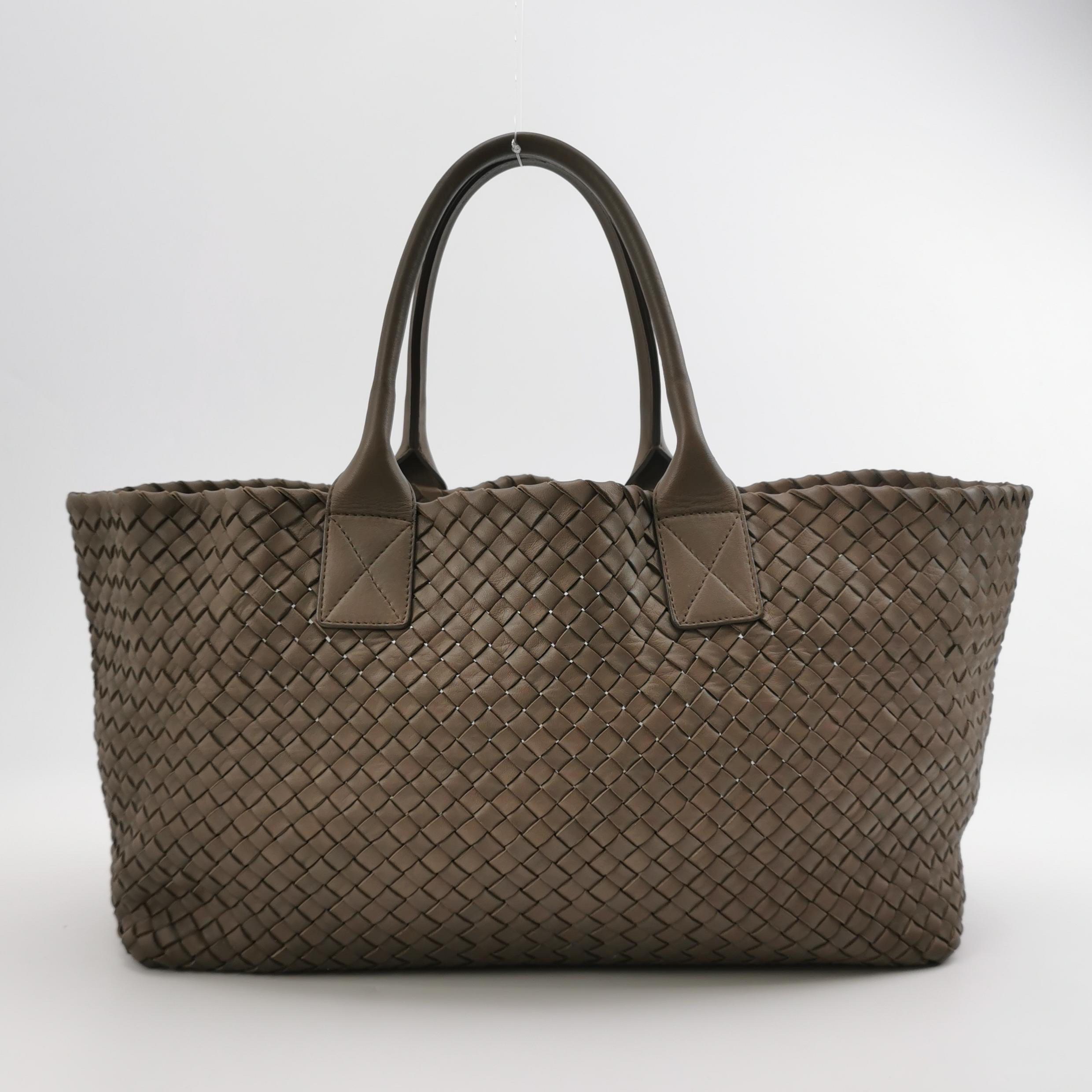 Bottega Veneta Cabat Large Intreccio Leather Tote Bag Grey 40-43cm in vendita 3
