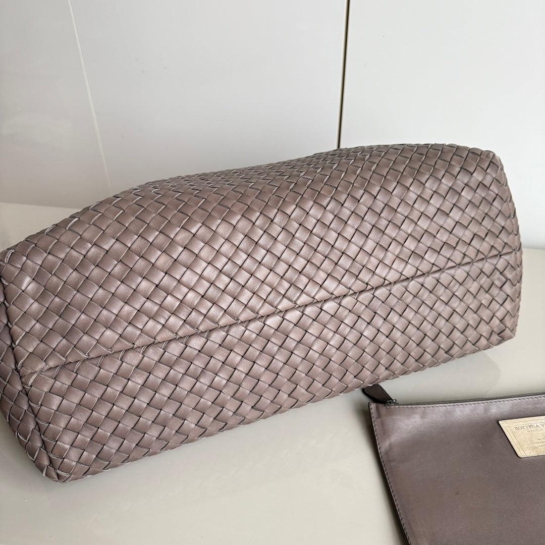 Bottega Veneta Cabat Large Intreccio Leather Tote Bag Grey 40-43cm For Sale 4