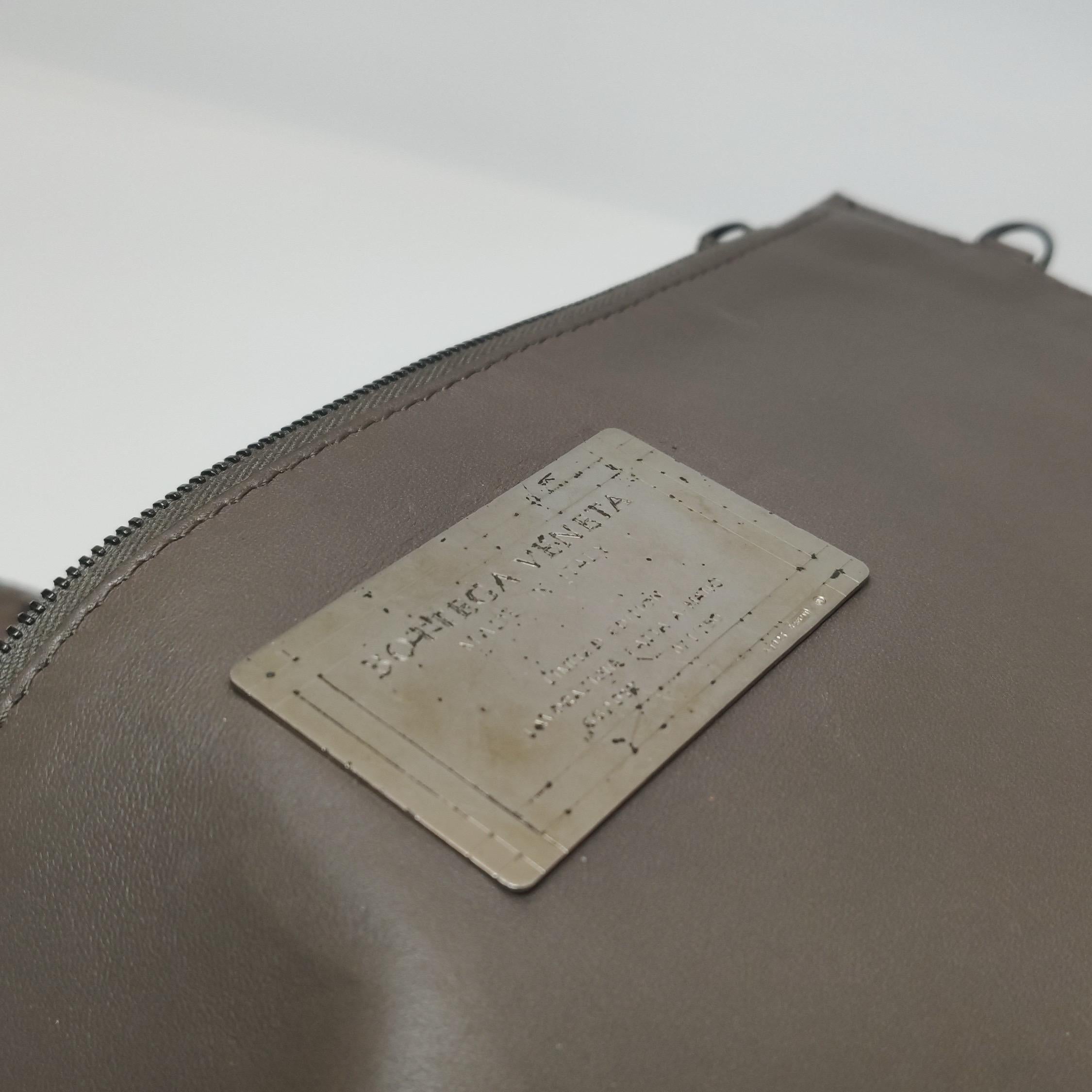 Bottega Veneta Cabat Large Intreccio Leather Tote Bag Grey 40-43cm in vendita 4