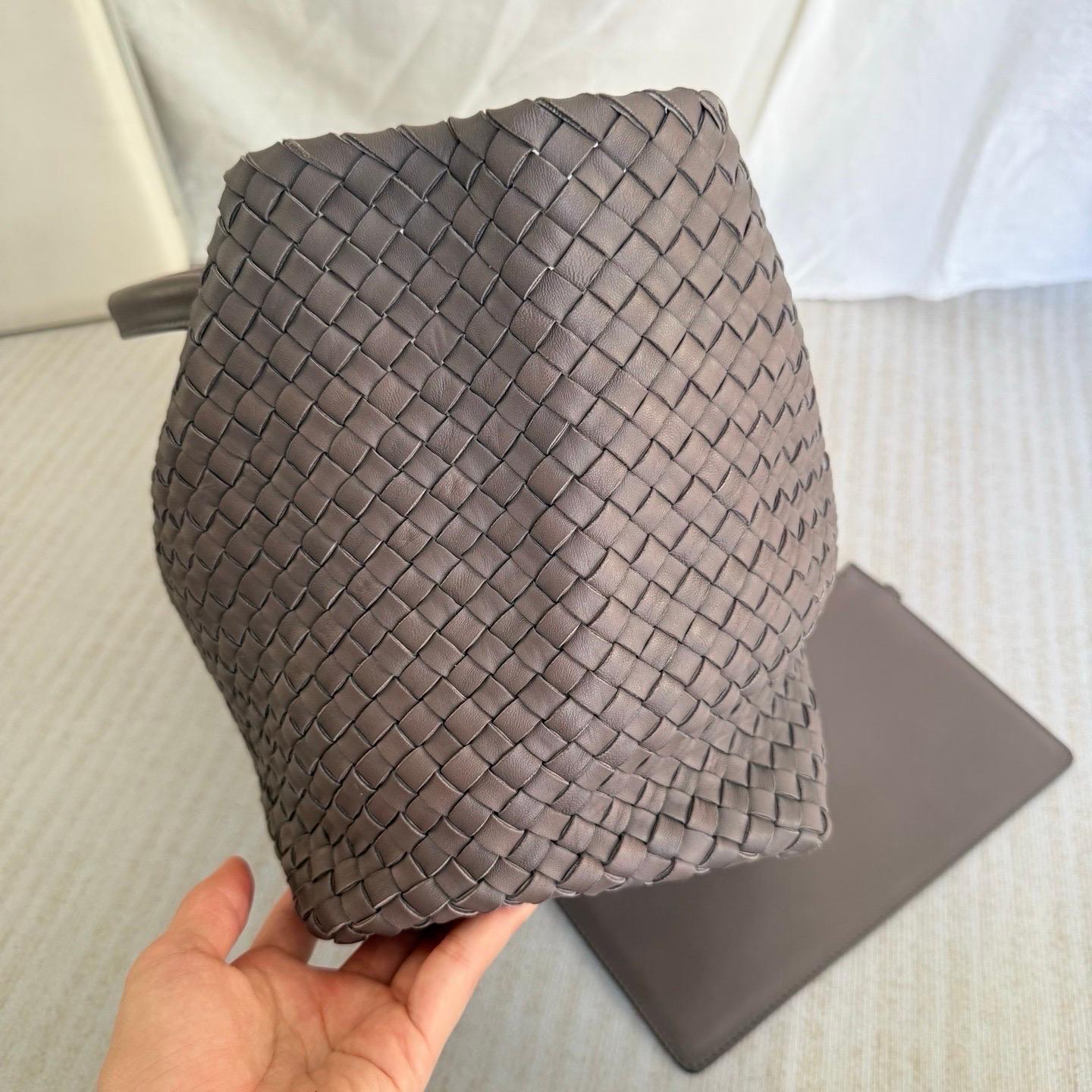 Bottega Veneta Cabat Large Intreccio Leather Tote Bag Grey 40-43cm en vente 4