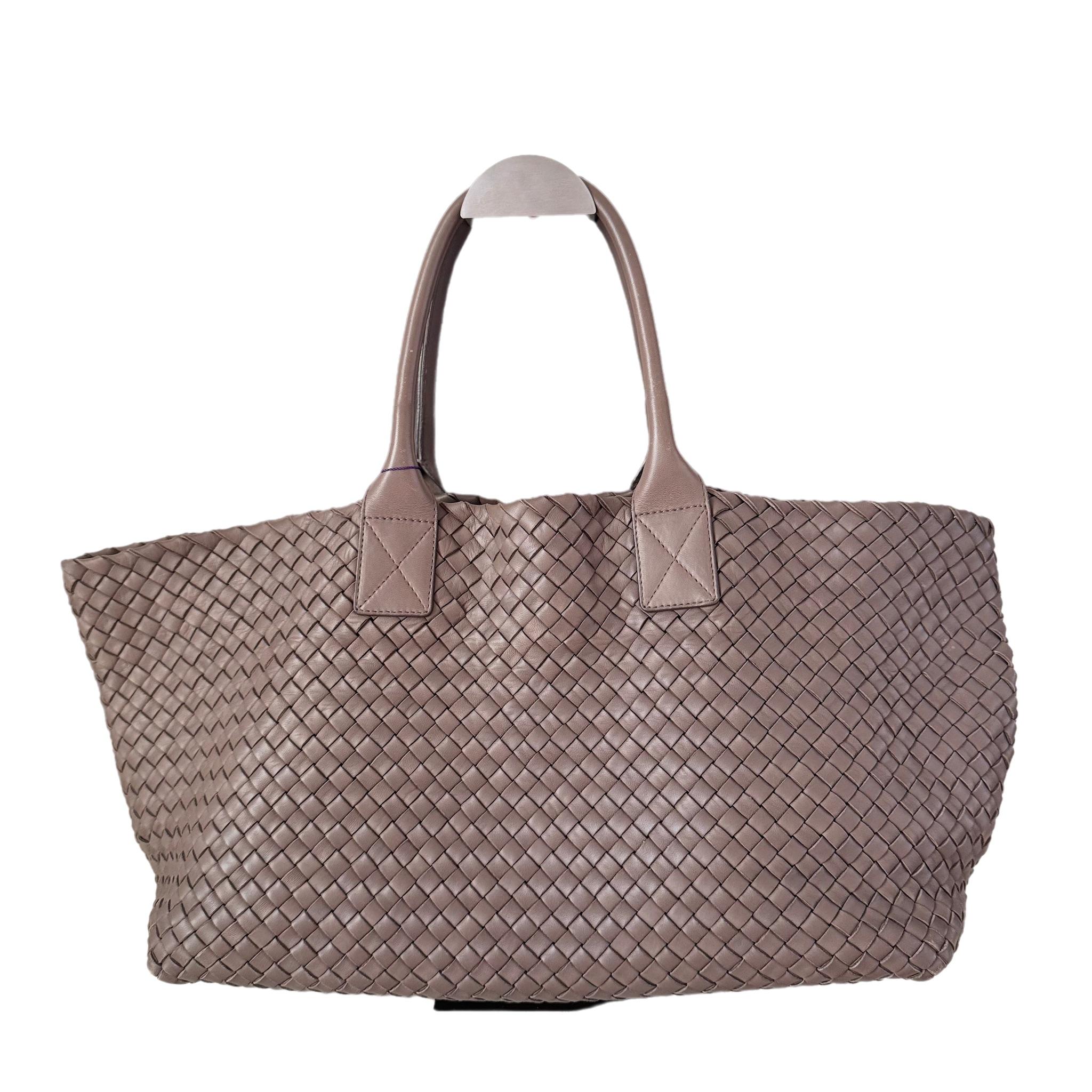 Discover the sophisticated luxury of the Bottega Veneta Cabat Intreccio Leather Tote Bag. Revel in its stylish cult design, handcrafted in a luxurious calfskin leather with the signature intreccio weave. 

Take each Bottega Veneta artisan 2 entires