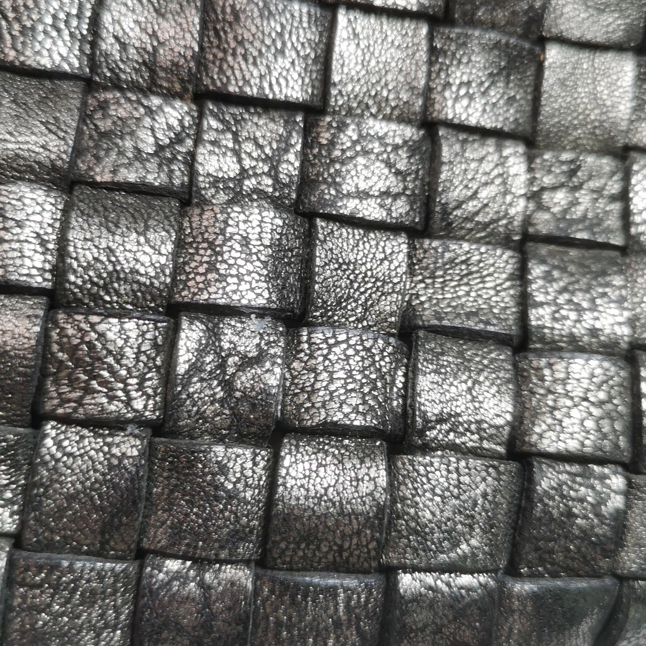 Bottega Veneta Cabat Große Intreccio Leder Tote Bag Metallic 40cm im Angebot 10