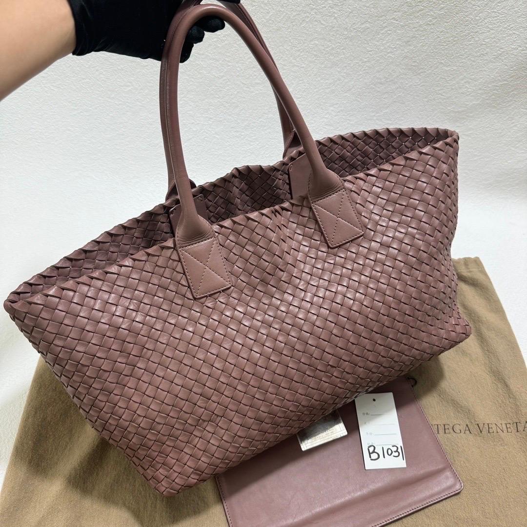 Bottega Veneta Cabat Large Intreccio Leather Tote Bag Pink 42cm
 These are professional photos of the actual bag offered by Luxbags.
 Discover the sophisticated luxury of the Bottega Veneta Cabat Intreccio Leather Tote Bag. Revel in its stylish cult