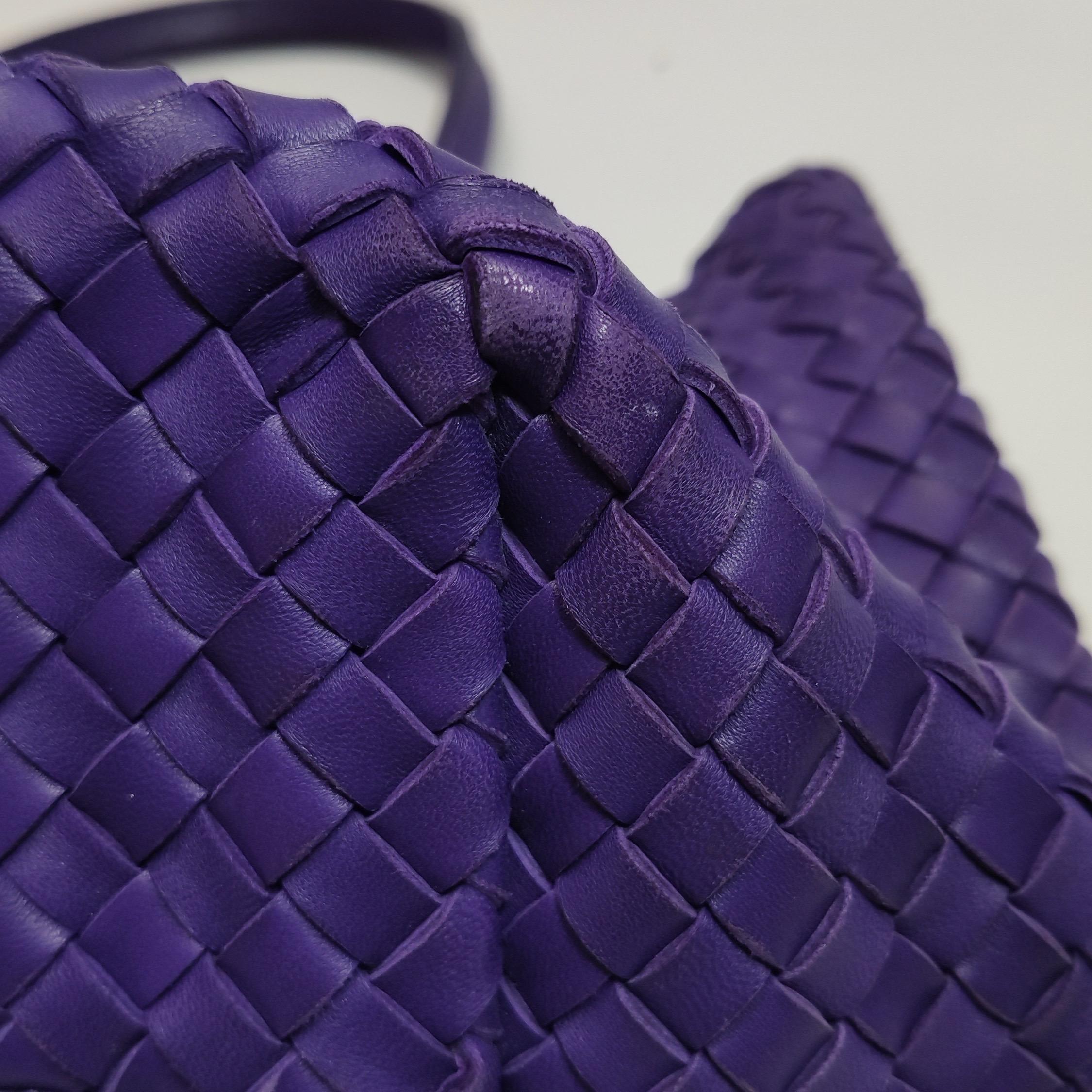 Bottega Veneta Cabat Große Intreccio Leder Tote Bag Lila mit Beutel 40cm im Angebot 7