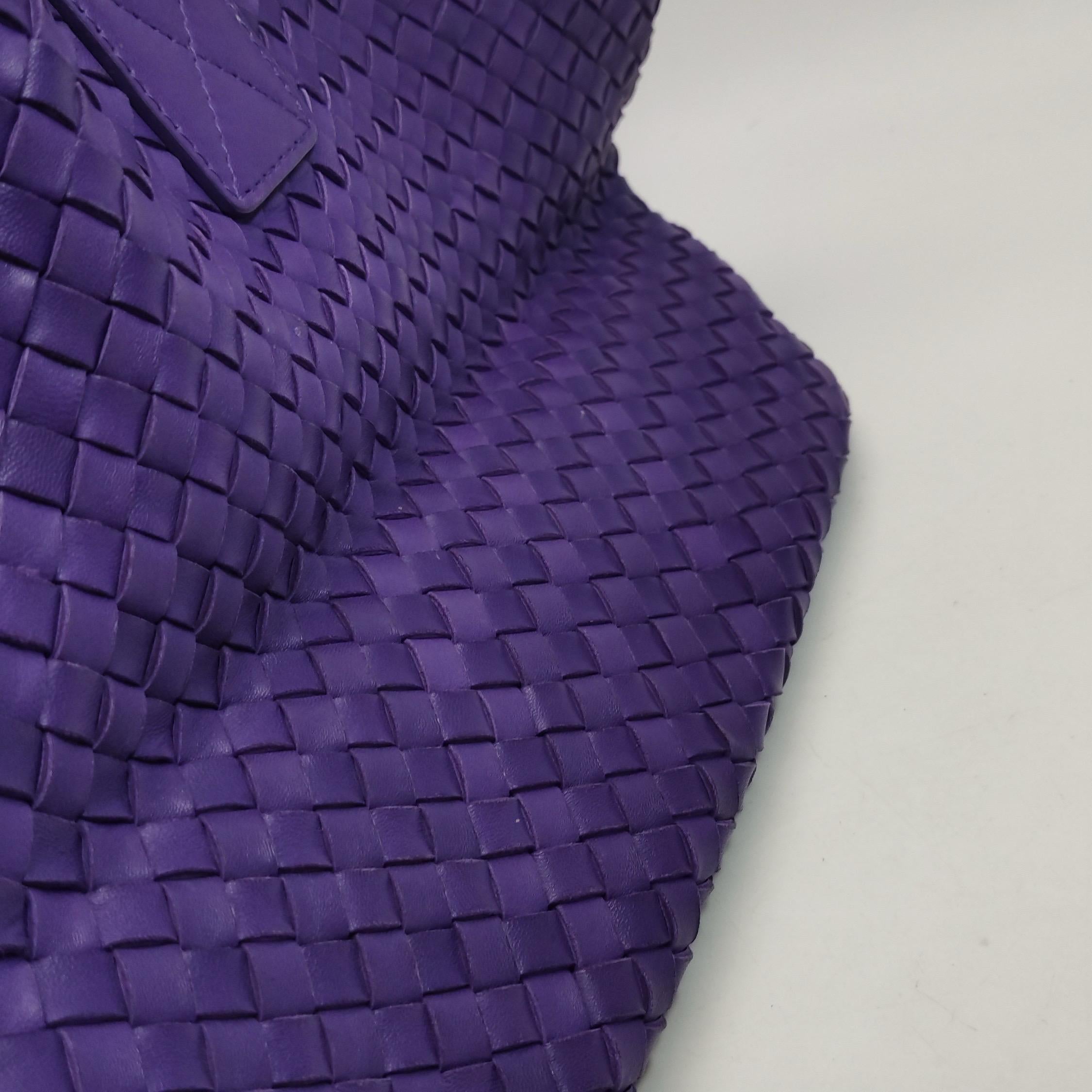 Bottega Veneta Cabat Große Intreccio Leder Tote Bag Lila mit Beutel 40cm im Angebot 13
