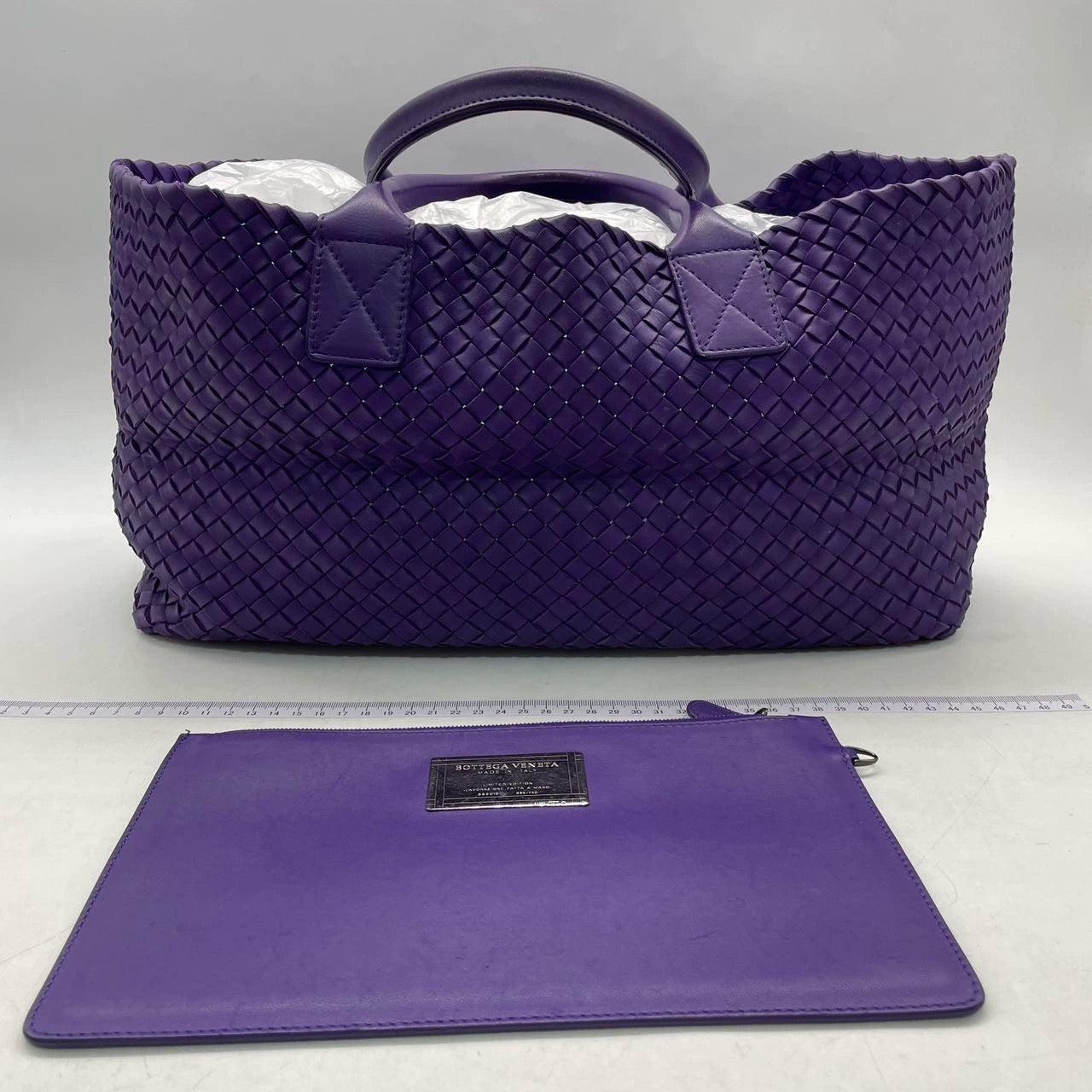 De las mujeres Bottega Veneta Cabat Bolso Tote Grande de Piel Intreccio Morado con Bolsita 40cm en venta