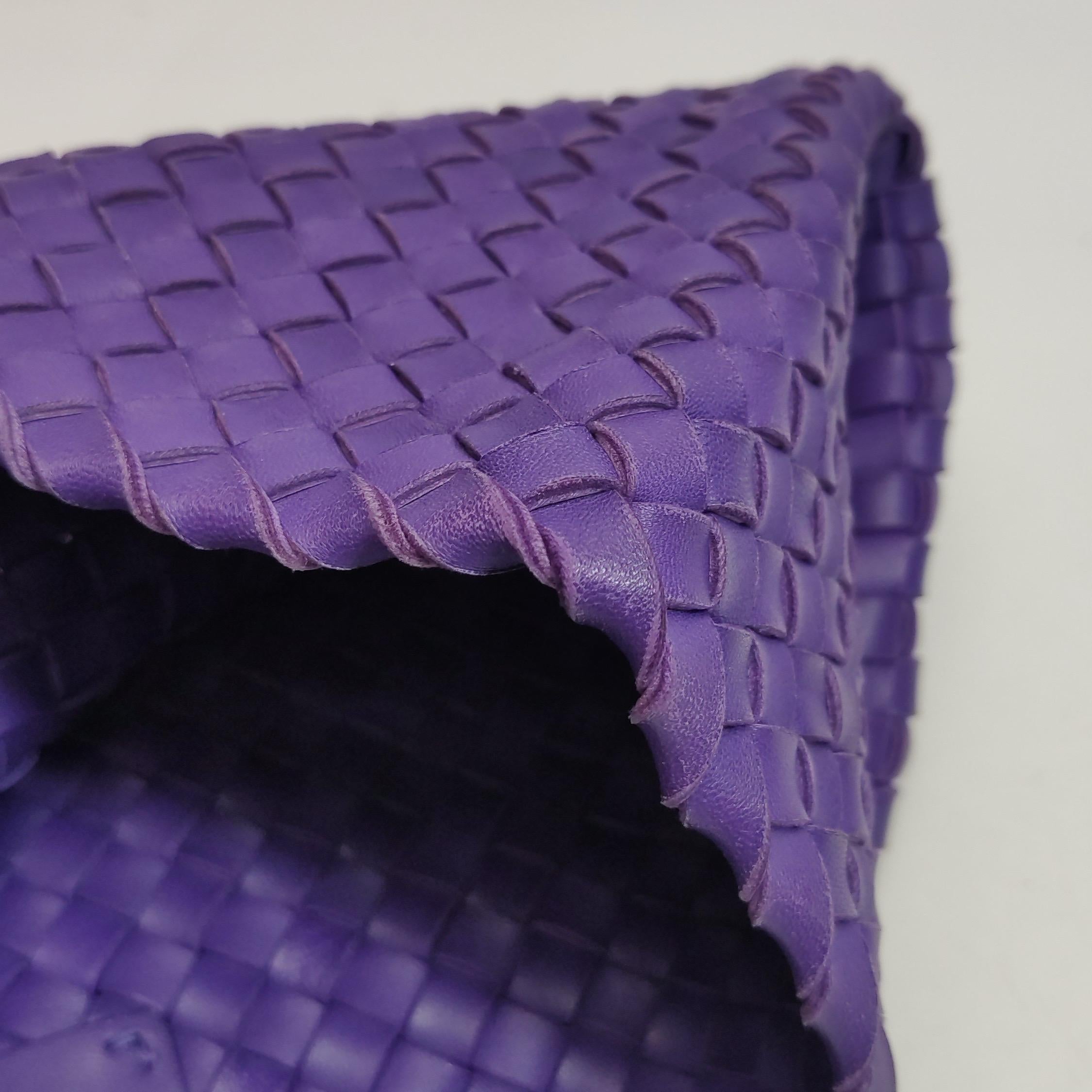 Bottega Veneta Cabat Große Intreccio Leder Tote Bag Lila mit Beutel 40cm im Angebot 3