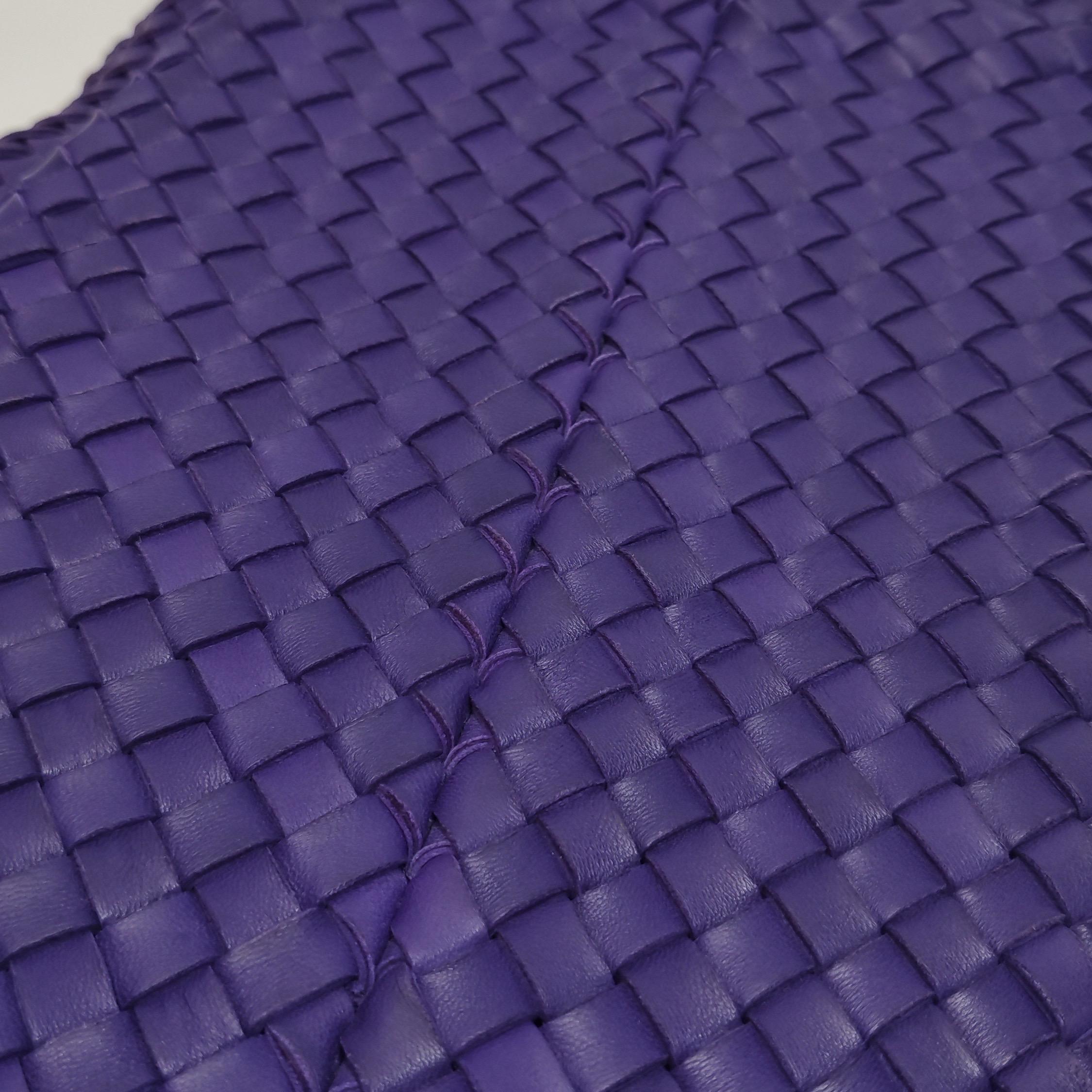 Bottega Veneta Cabat Große Intreccio Leder Tote Bag Lila mit Beutel 40cm im Angebot 4
