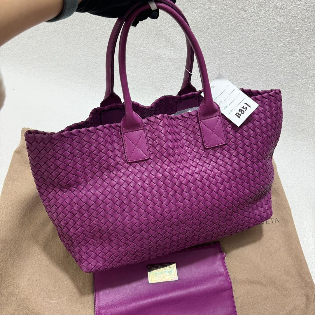 Bottega Veneta Cabat Large Intreccio Leather Tote Bag Purple with Pouch 42cm
 These are professional photos of the actual bag offered by Luxbags.
 Discover the sophisticated luxury of the Bottega Veneta Cabat Intreccio Leather Tote Bag. Revel in its